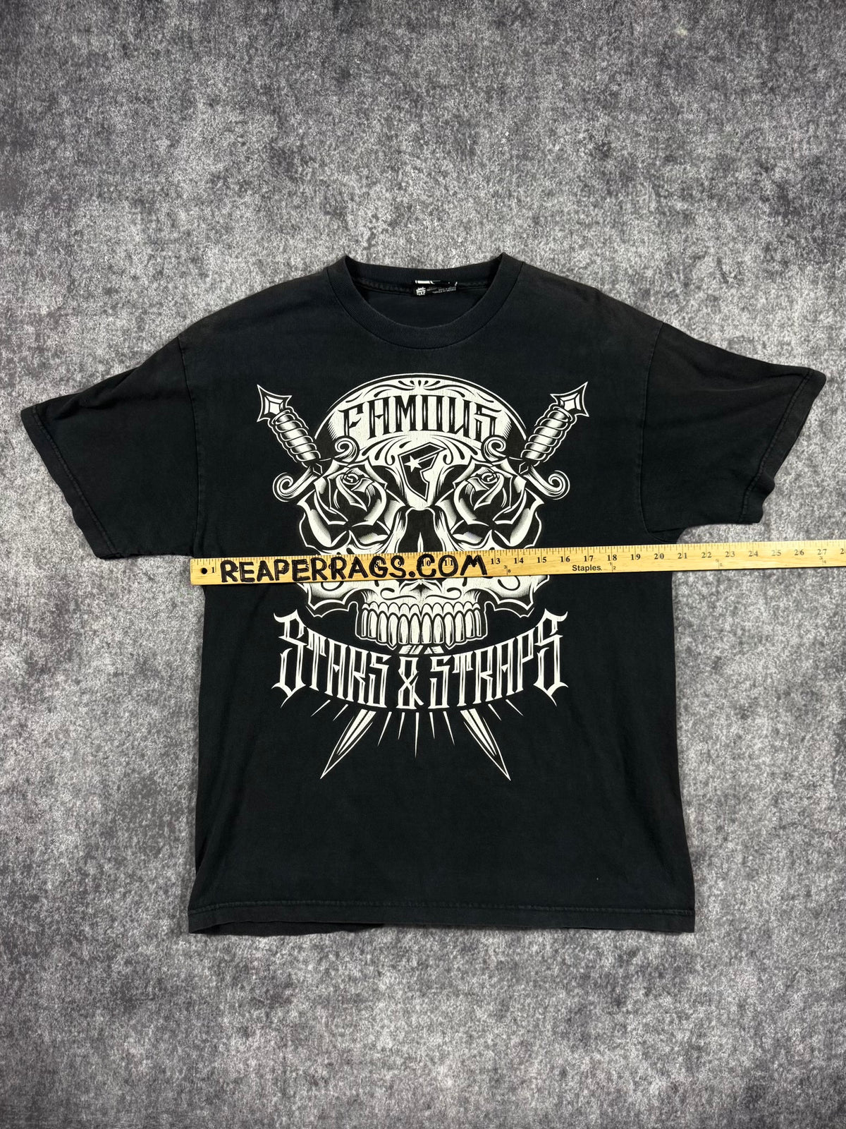 (RARE) 2000S FAMOUS STARS & STRAPS SHIRT (L)