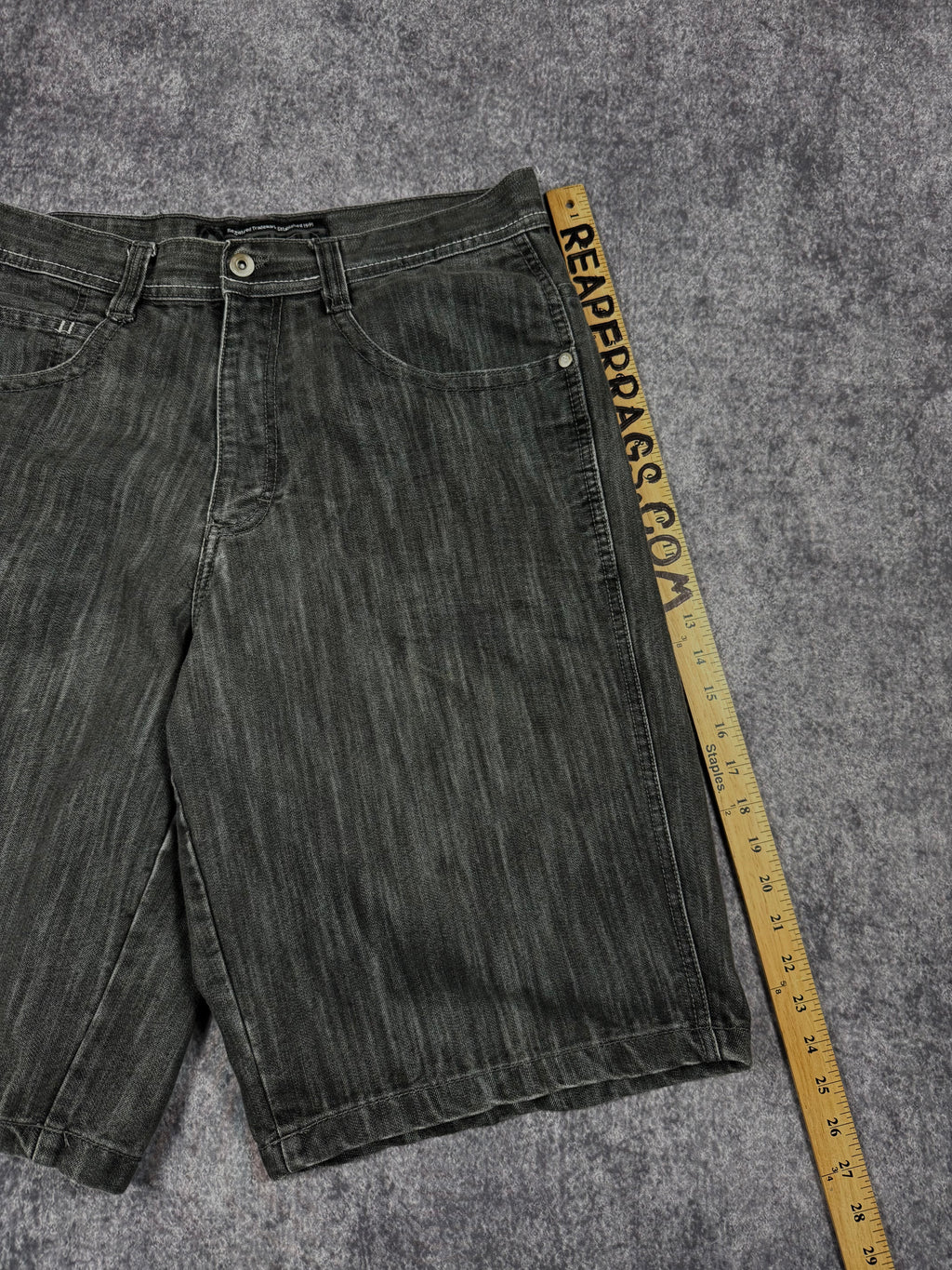 (rare) 2000s southpole red tab jorts (34)
