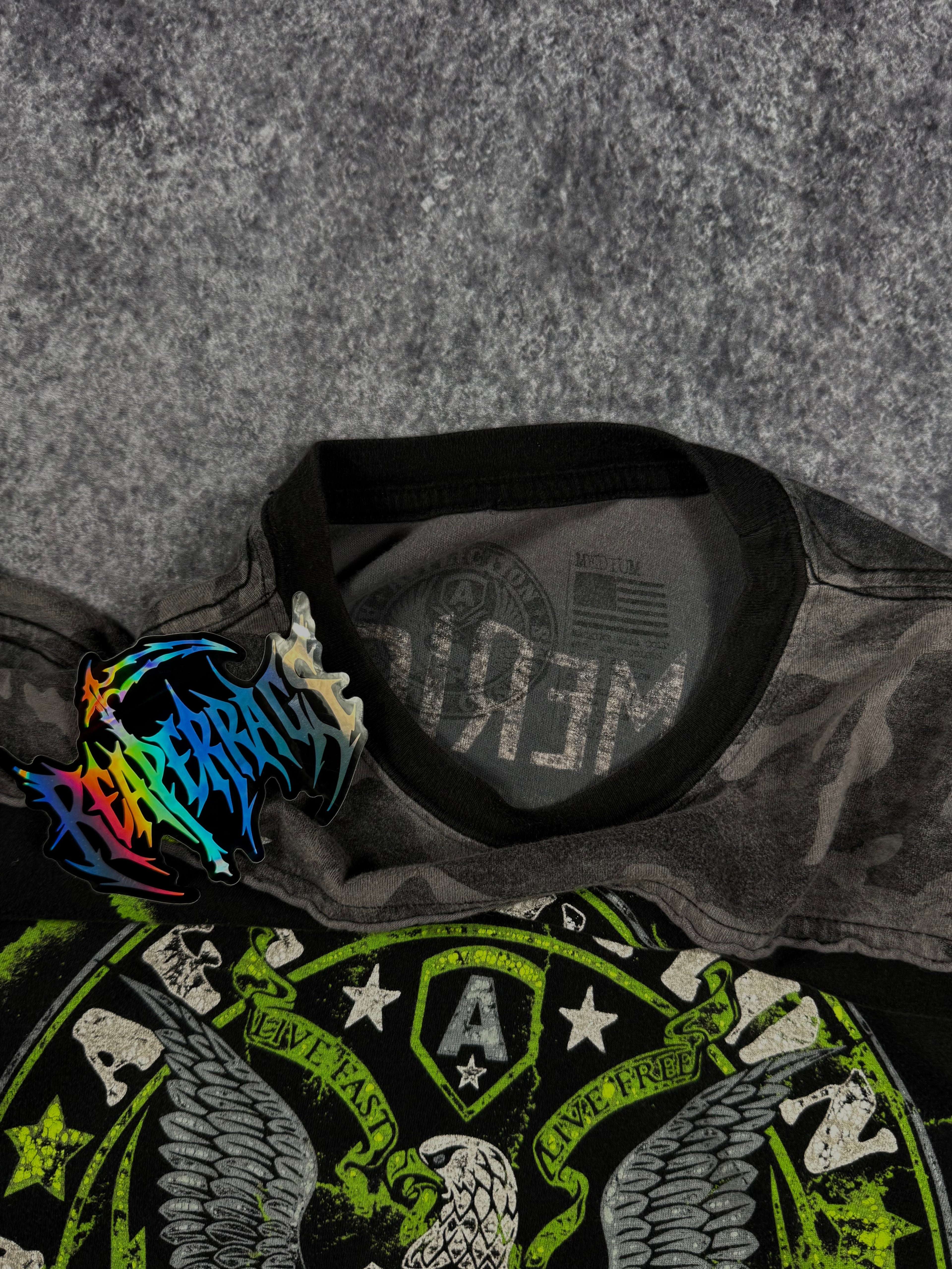 2000s affliction shirt (M)