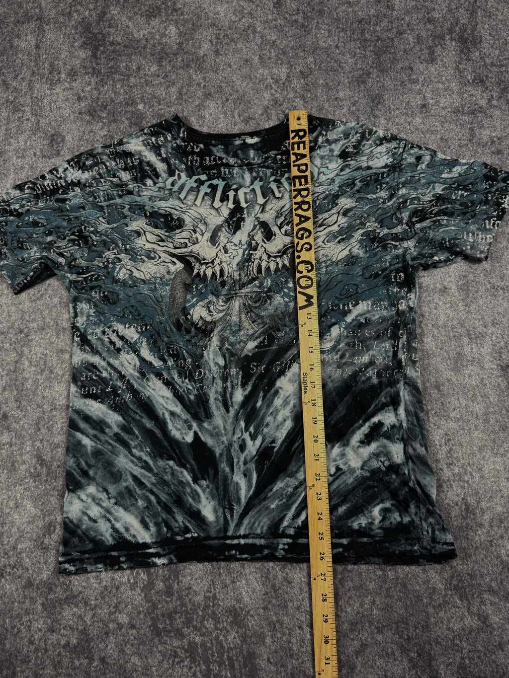 (rare) 2000s affliction shirt (M)