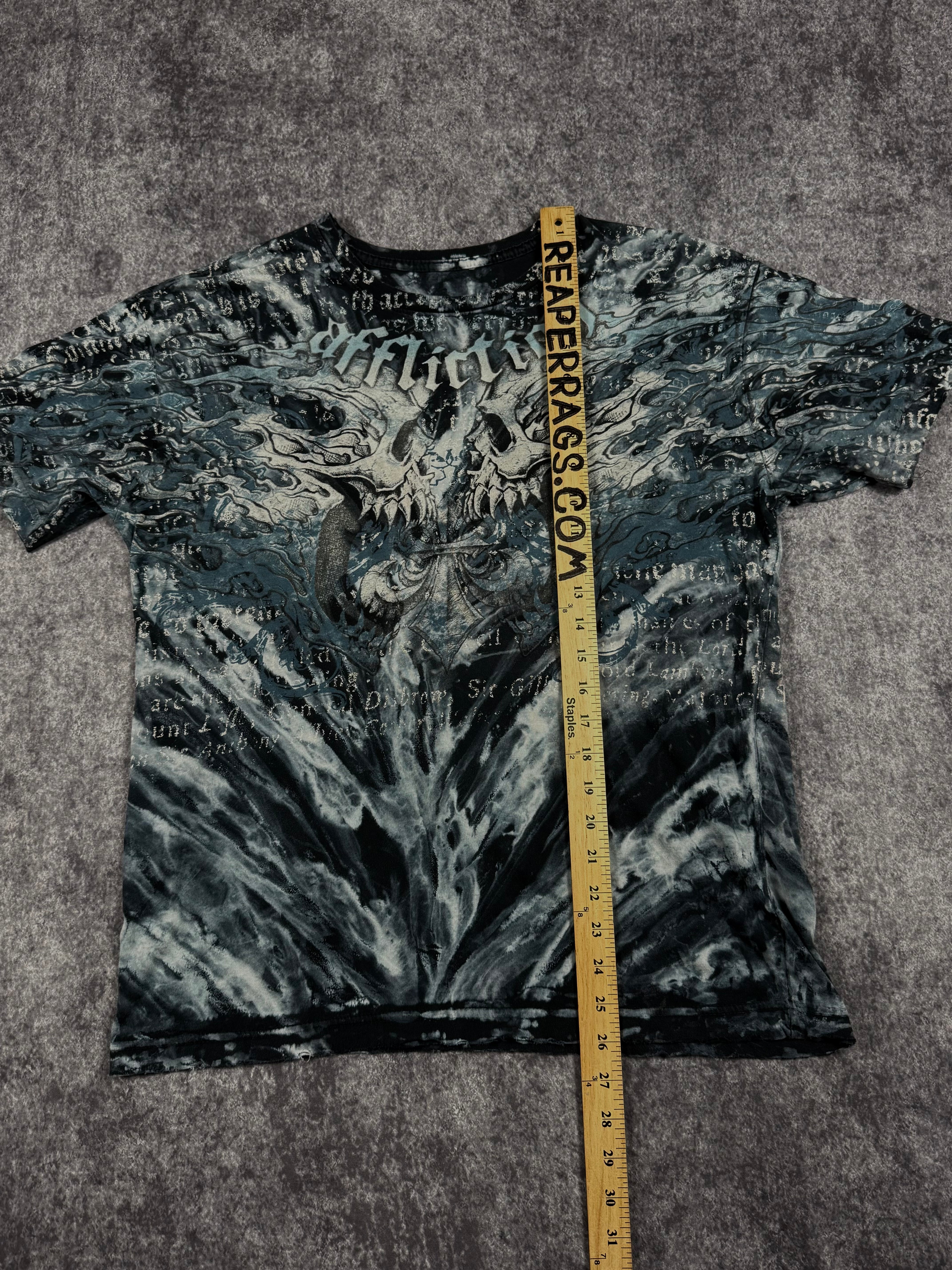 (rare) 2000s affliction shirt (M)