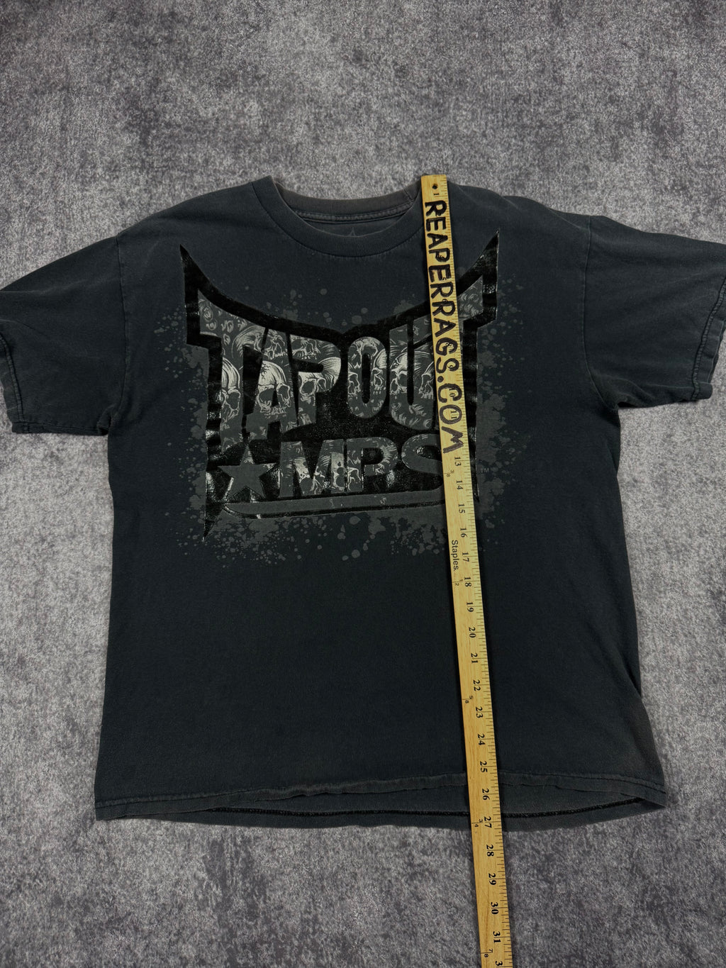 (rare) 2000s tapout shirt (L)