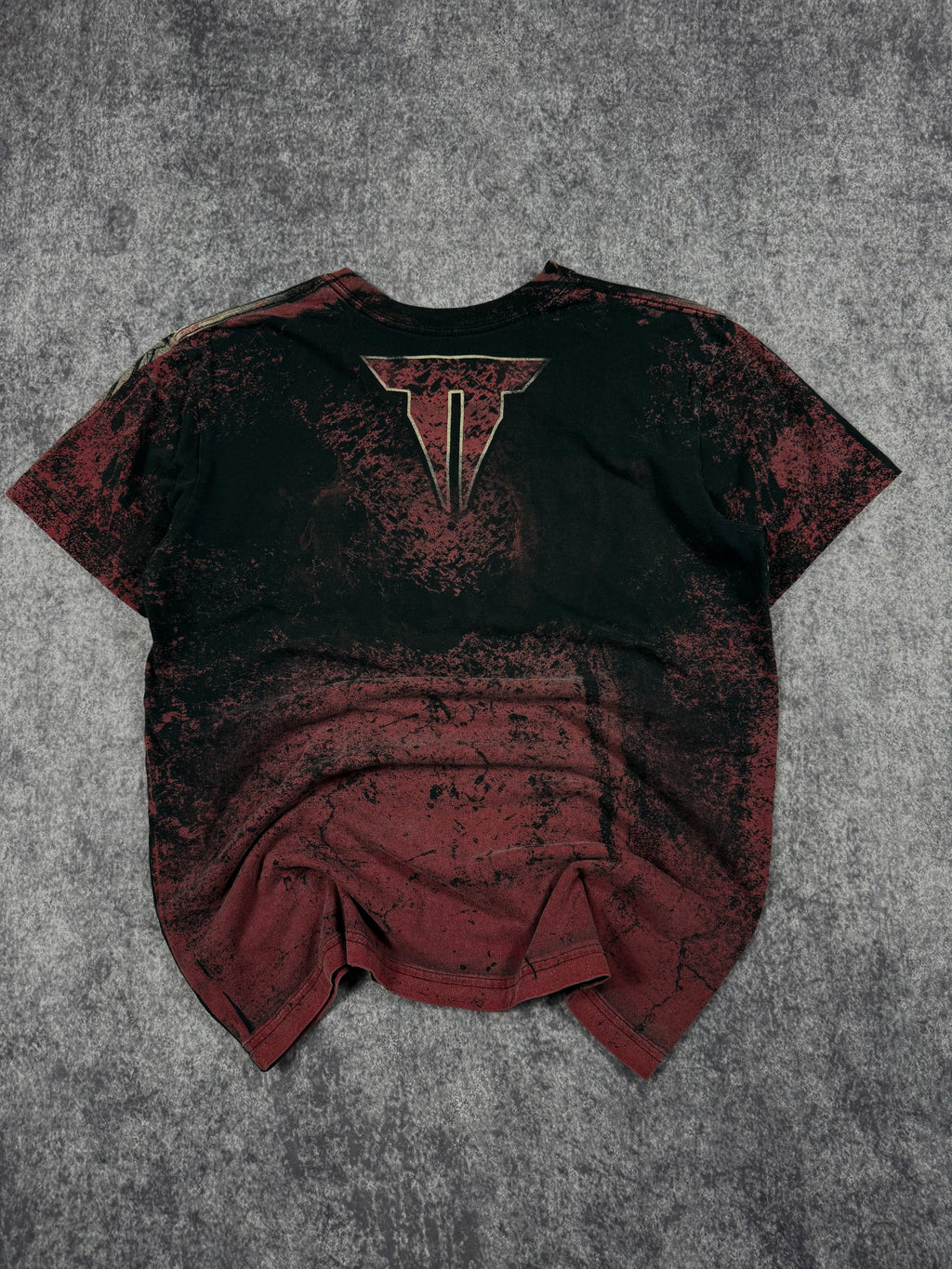 (rare) 2000s throwdown shirt (S)
