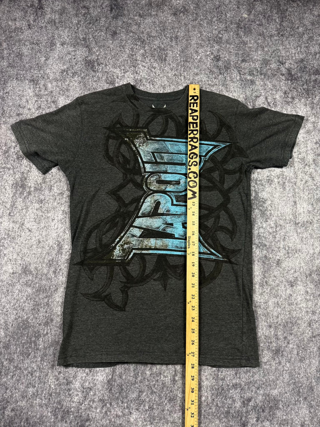(RARE) 2000S TAPOUT SHIRT (S)