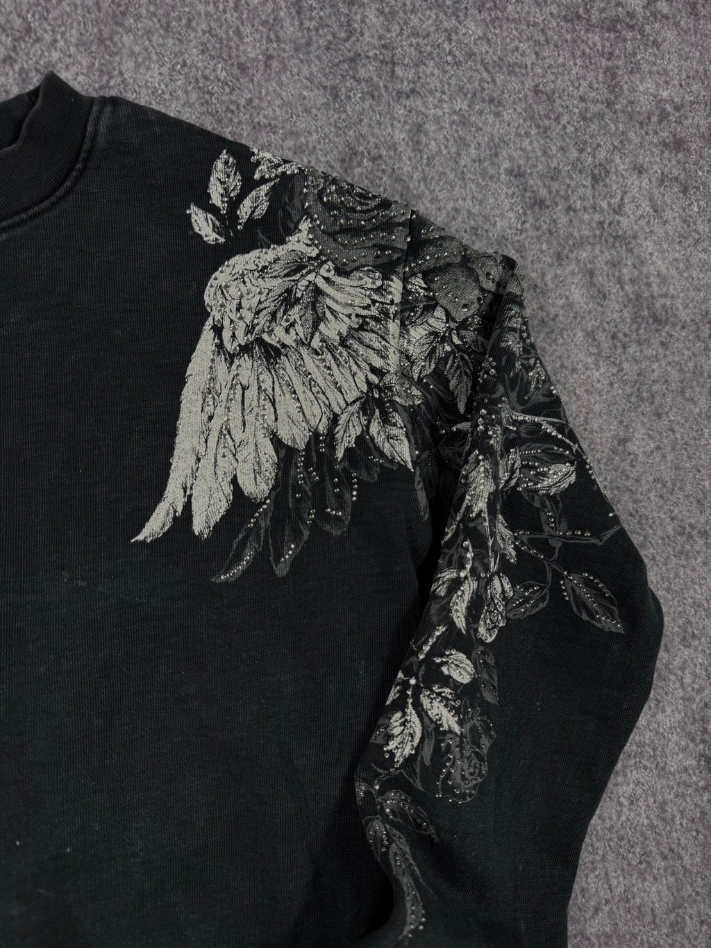 (rare) 2000s affliction rhinestone crewneck (XS)