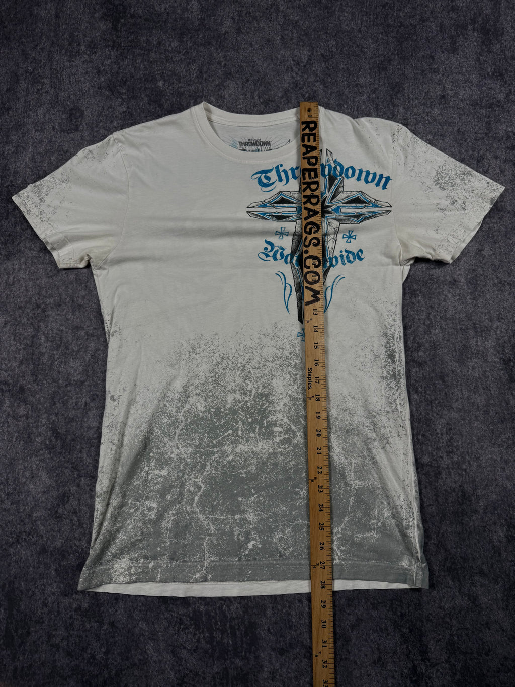 (rare) 2000s throwdown shirt (S)