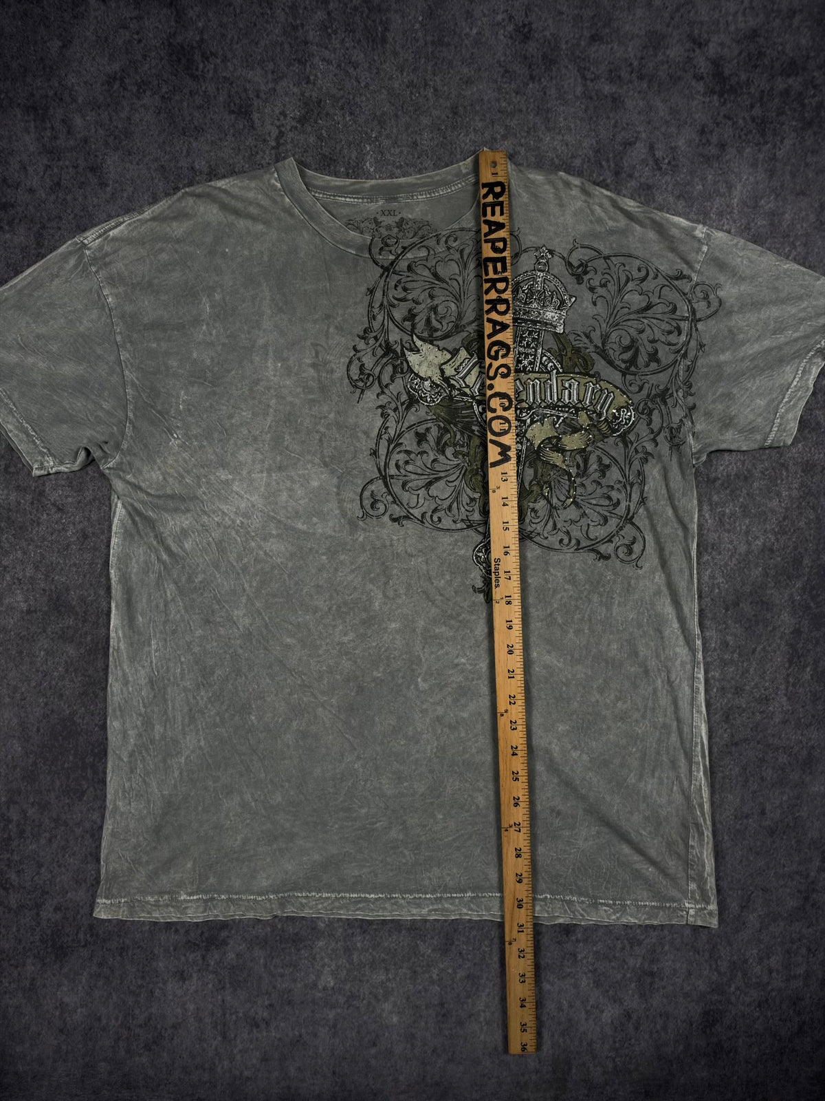 (RARE) 2000s RHINESTONE VEGAS ROYALTY SHIRT (XL)