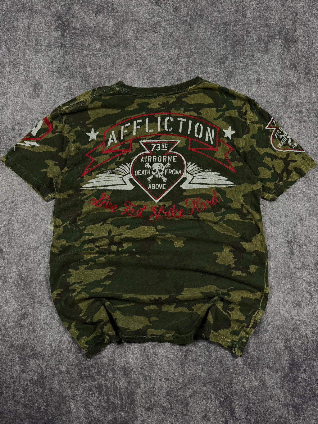 2000s affliction shirt (M)