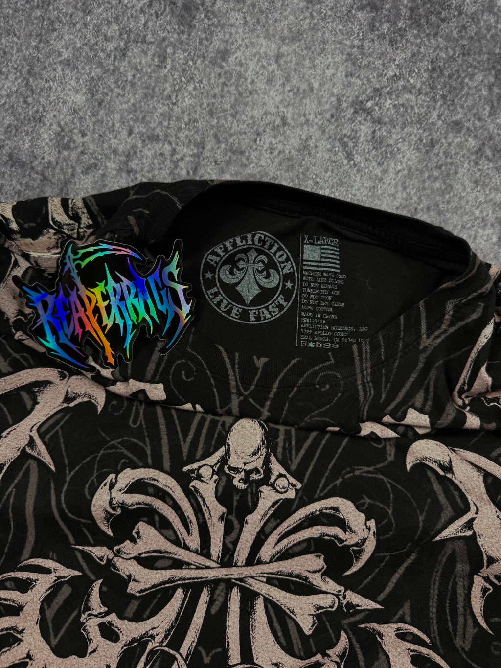 2000s affliction shirt (L)