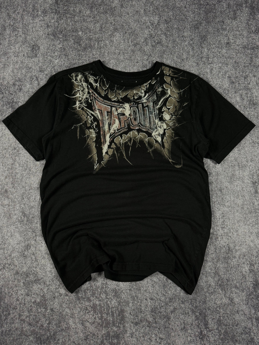(rare) 2000s tapout shirt (S)