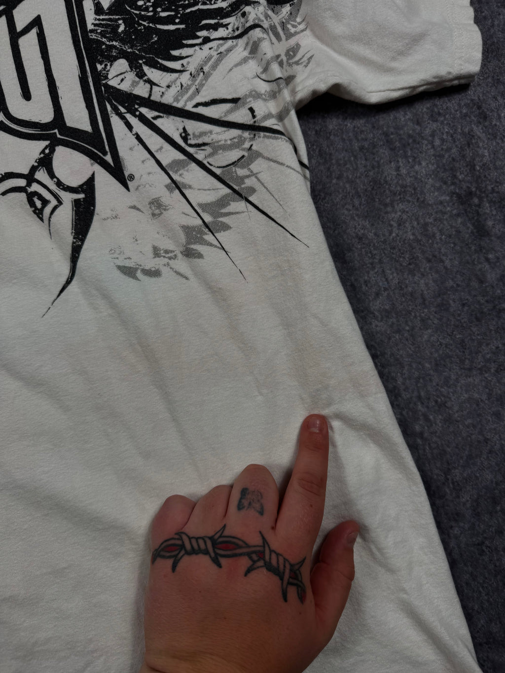 (rare) 2000s tapout shirt (M)