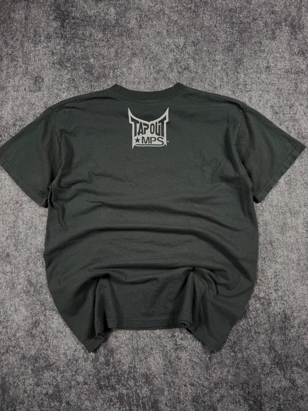 (rare) 2000s tapout shirt (M)