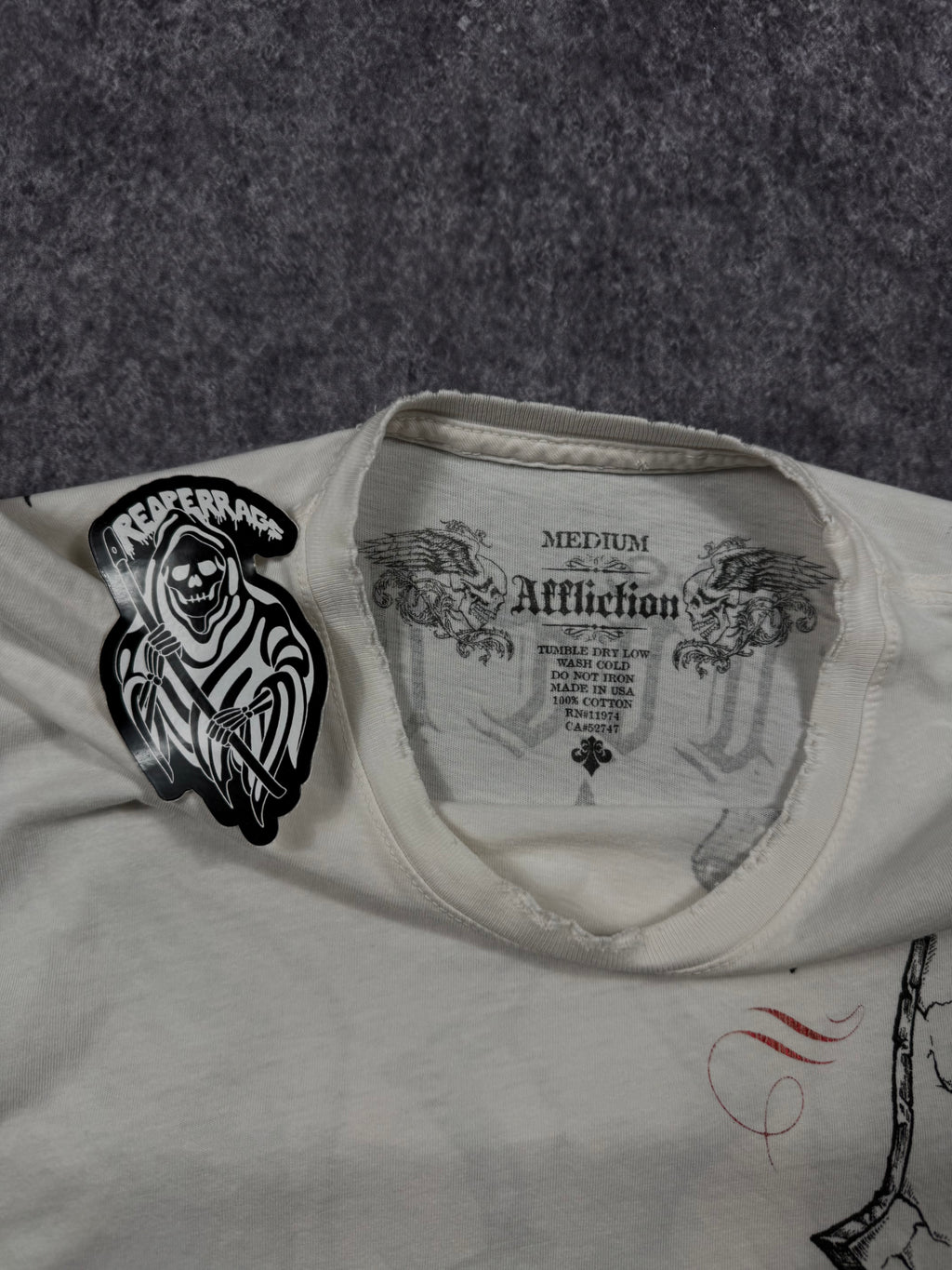 (rare) 2000s affliction shirt (M)