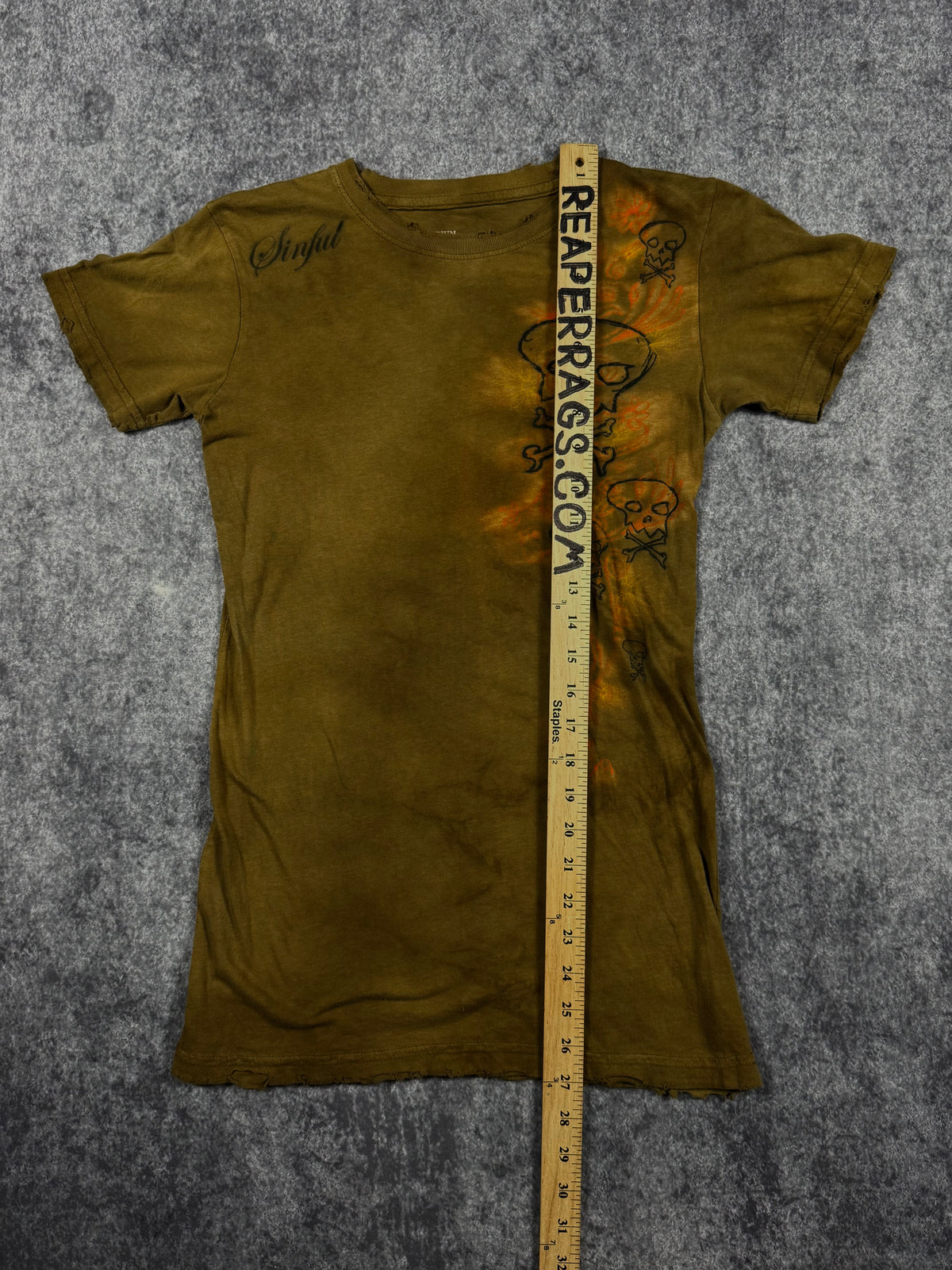 (rare) women’s 2000s sinful x affliction shirt (M)