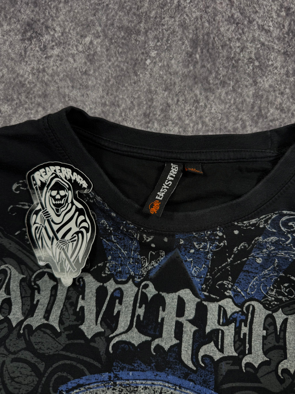 2000s adversity shirt (M)