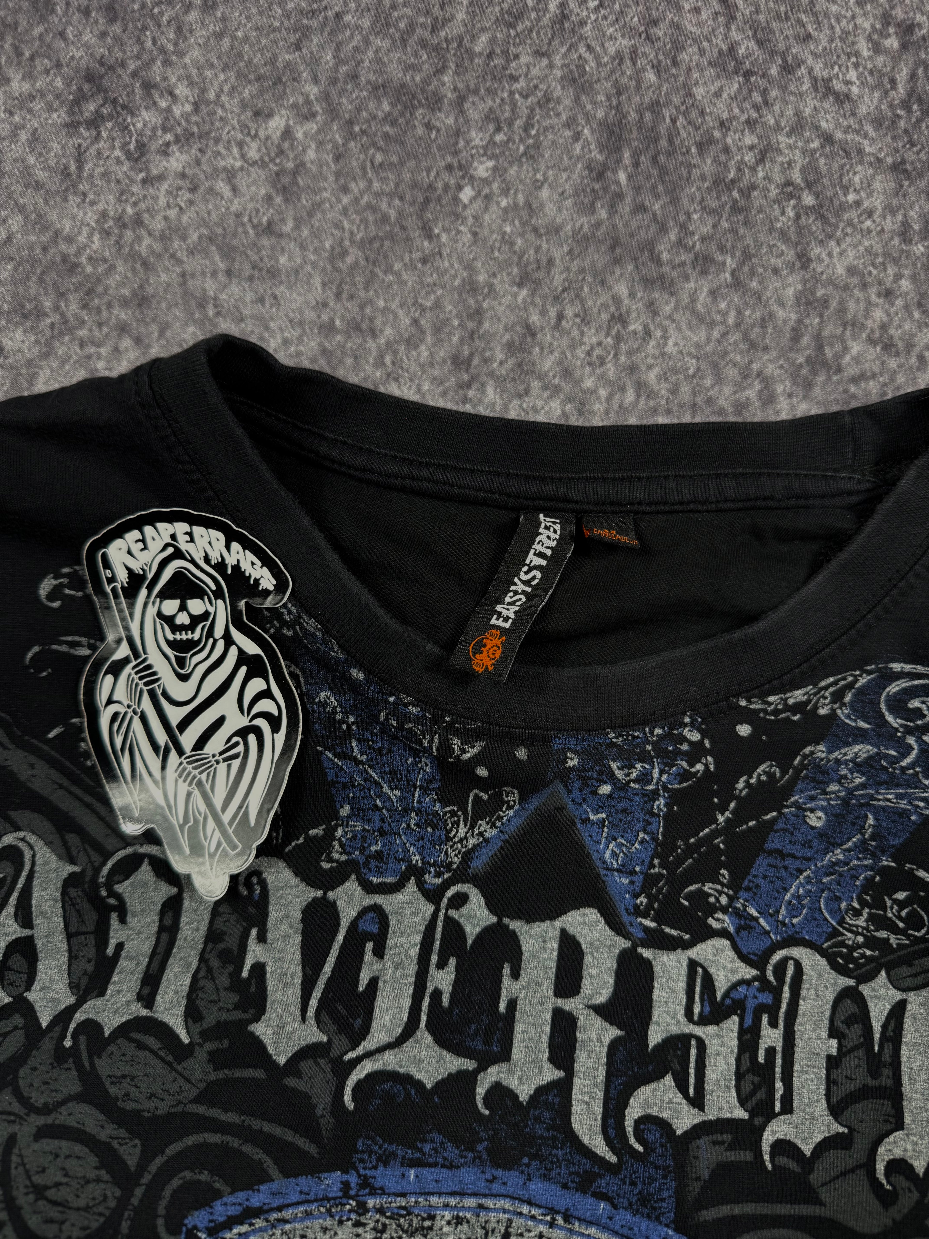 2000s adversity shirt (M)