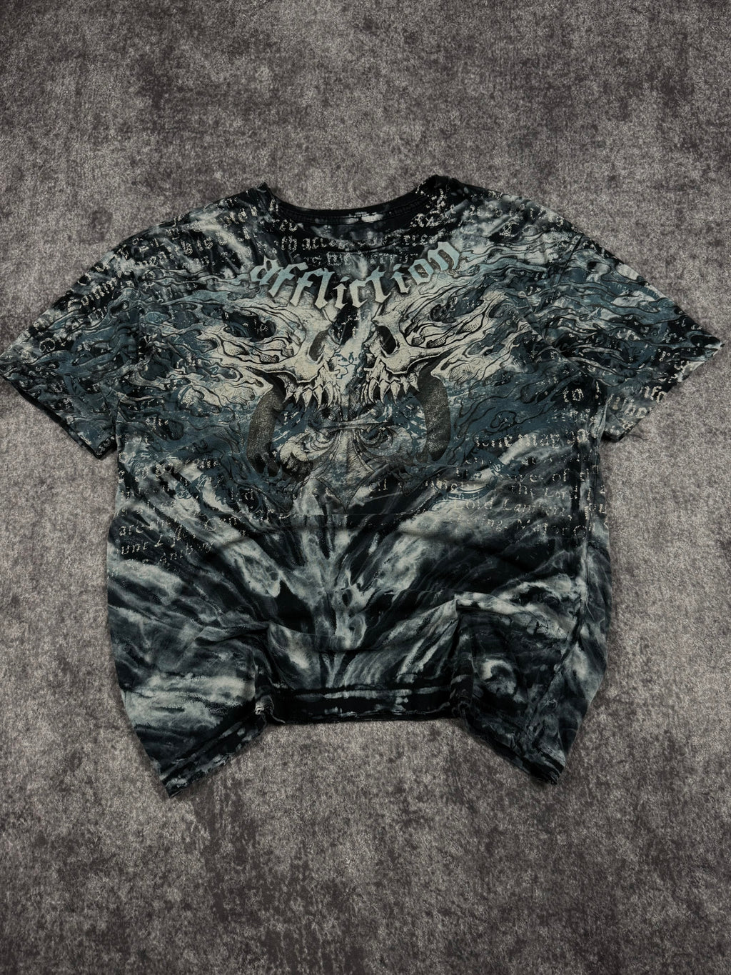 (rare) 2000s affliction shirt (M)