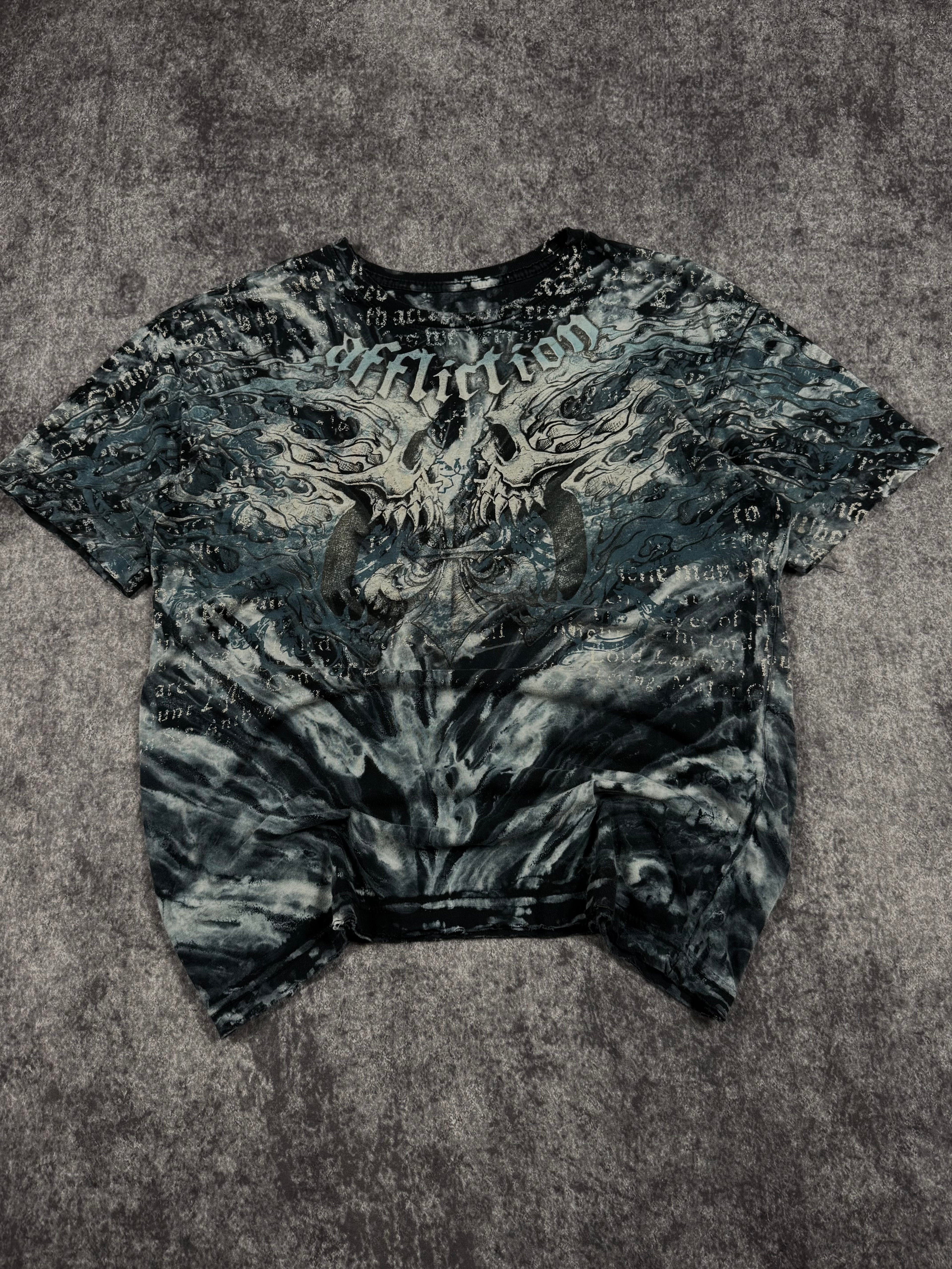 (rare) 2000s affliction shirt (M)