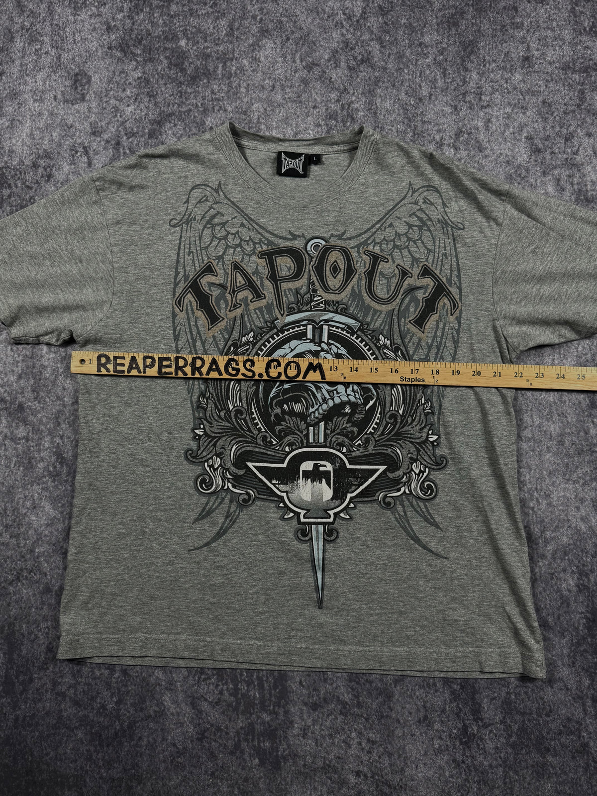 2000s tapout shirt (L)