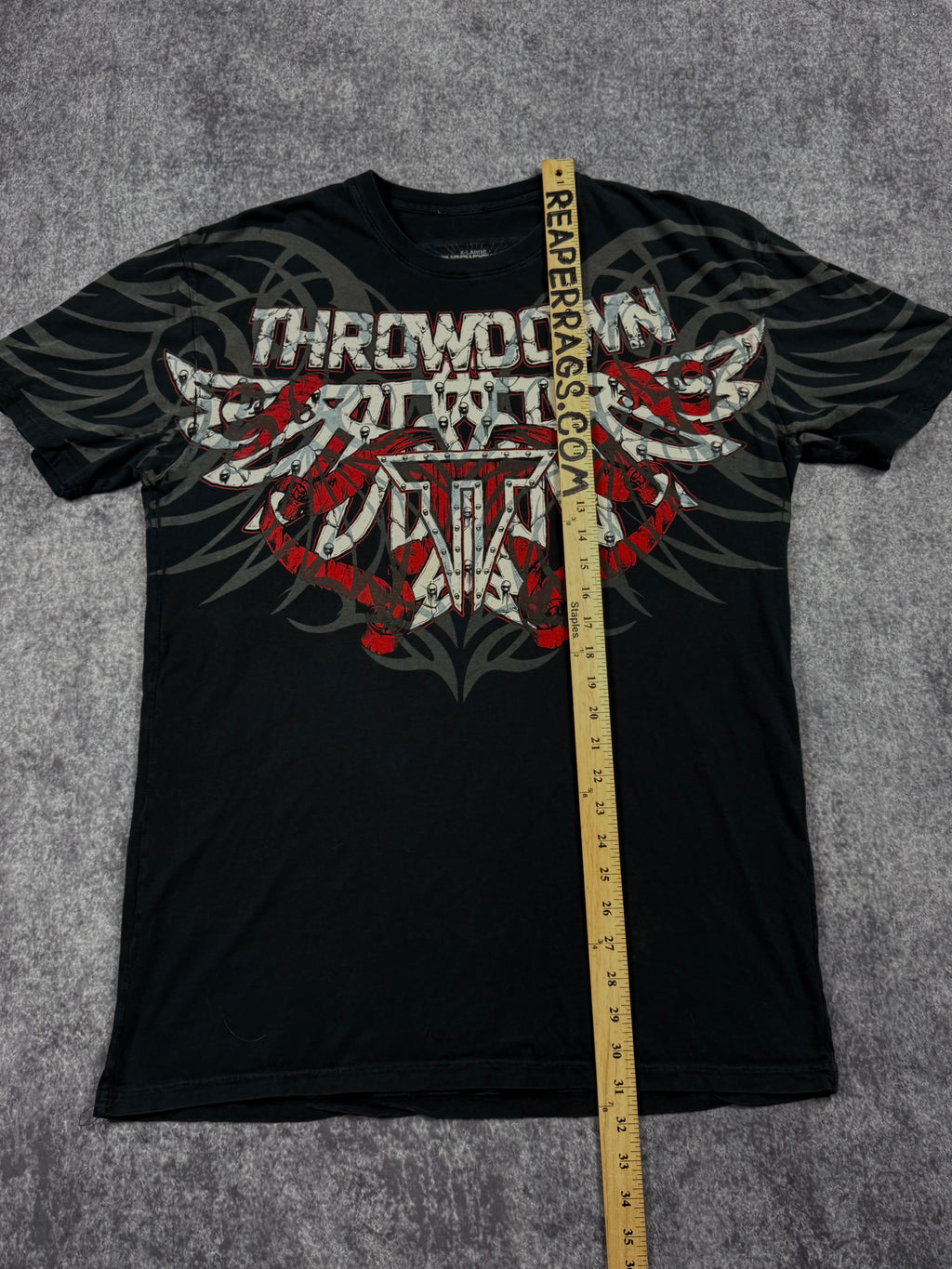 (rare) 2000s throwdown shirt (L)