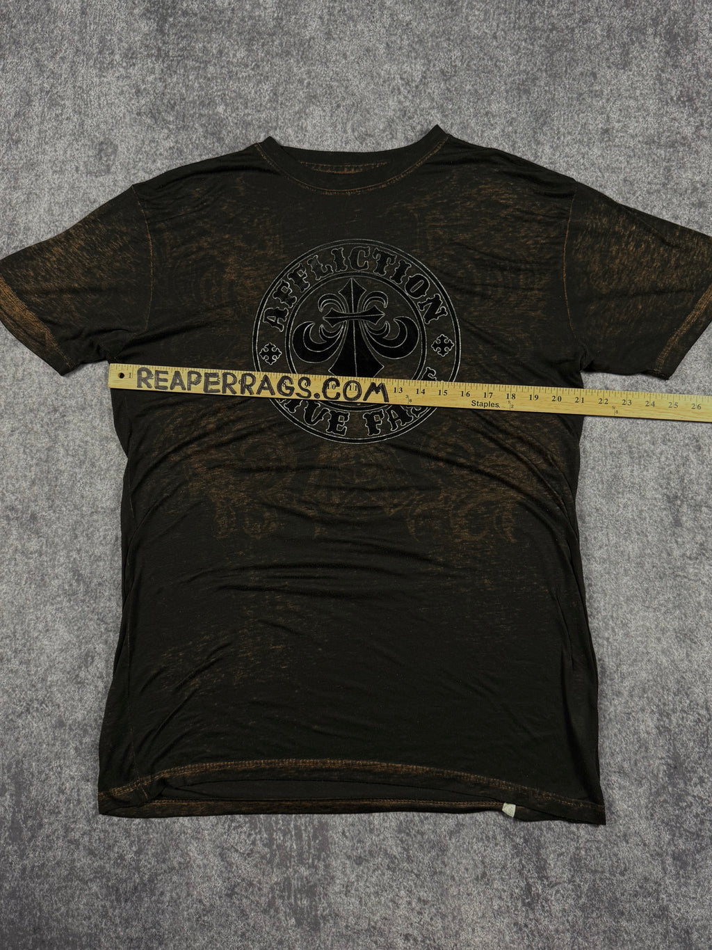 (rare) 2000s ultra thin reversible affliction shirt (L)