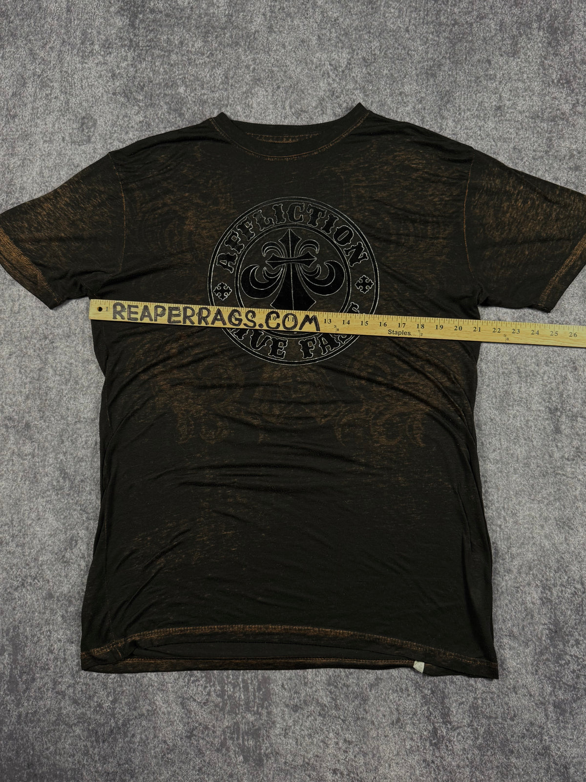 (rare) 2000s ultra thin reversible affliction shirt (L)