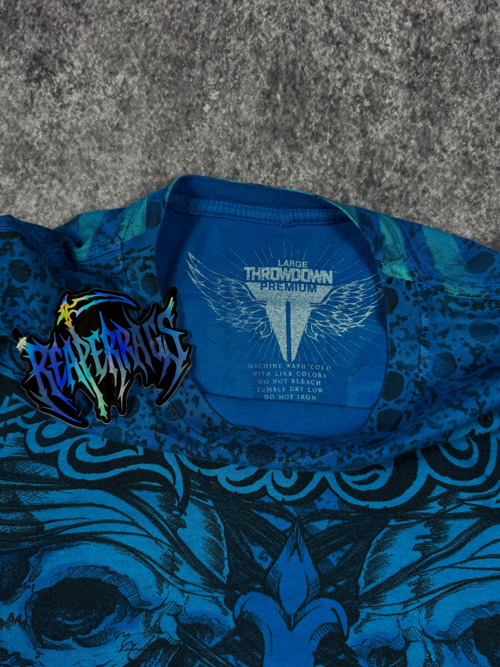 (rare) 2000s throwdown shirt (M)