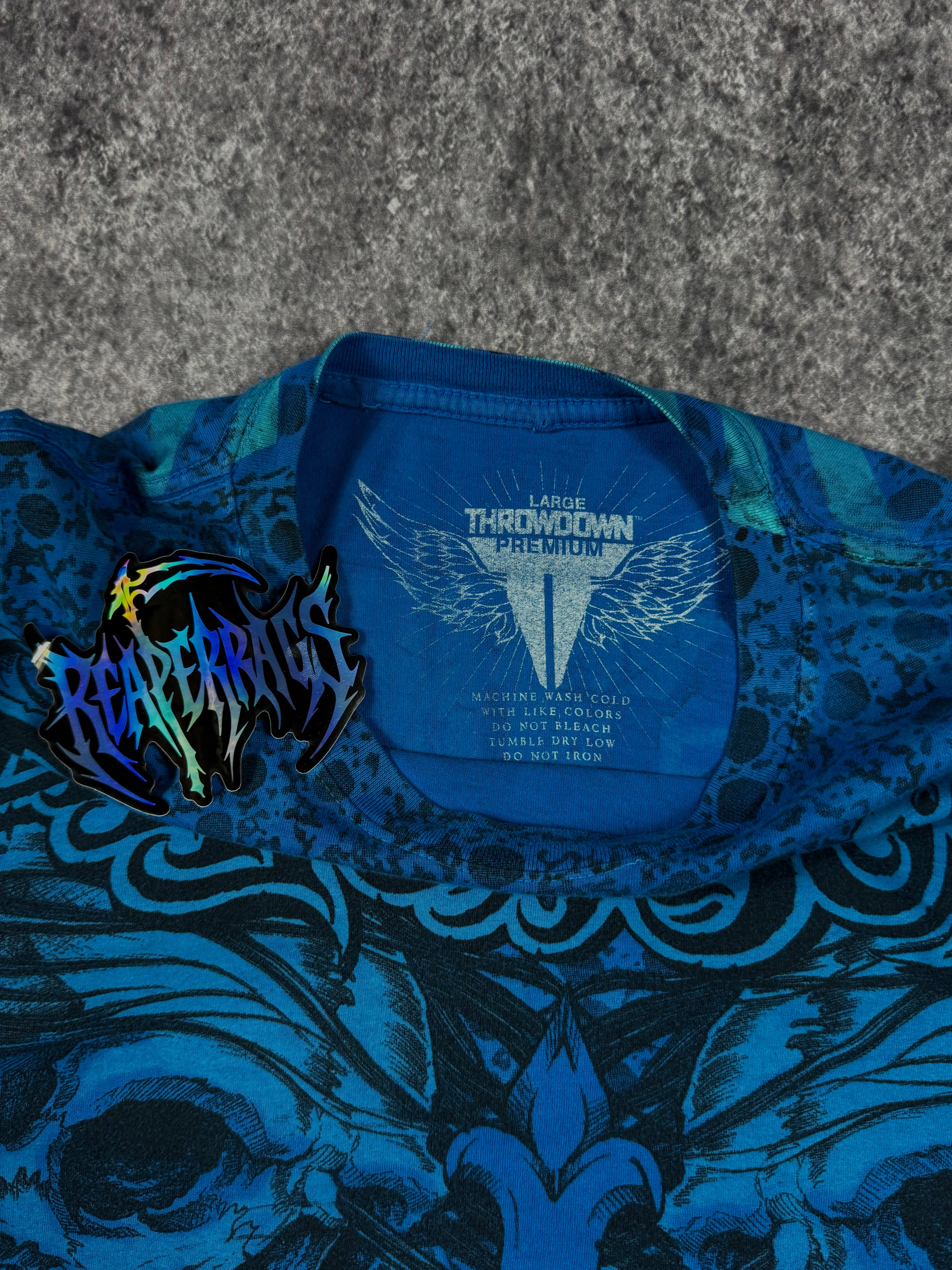 (rare) 2000s throwdown shirt (M)