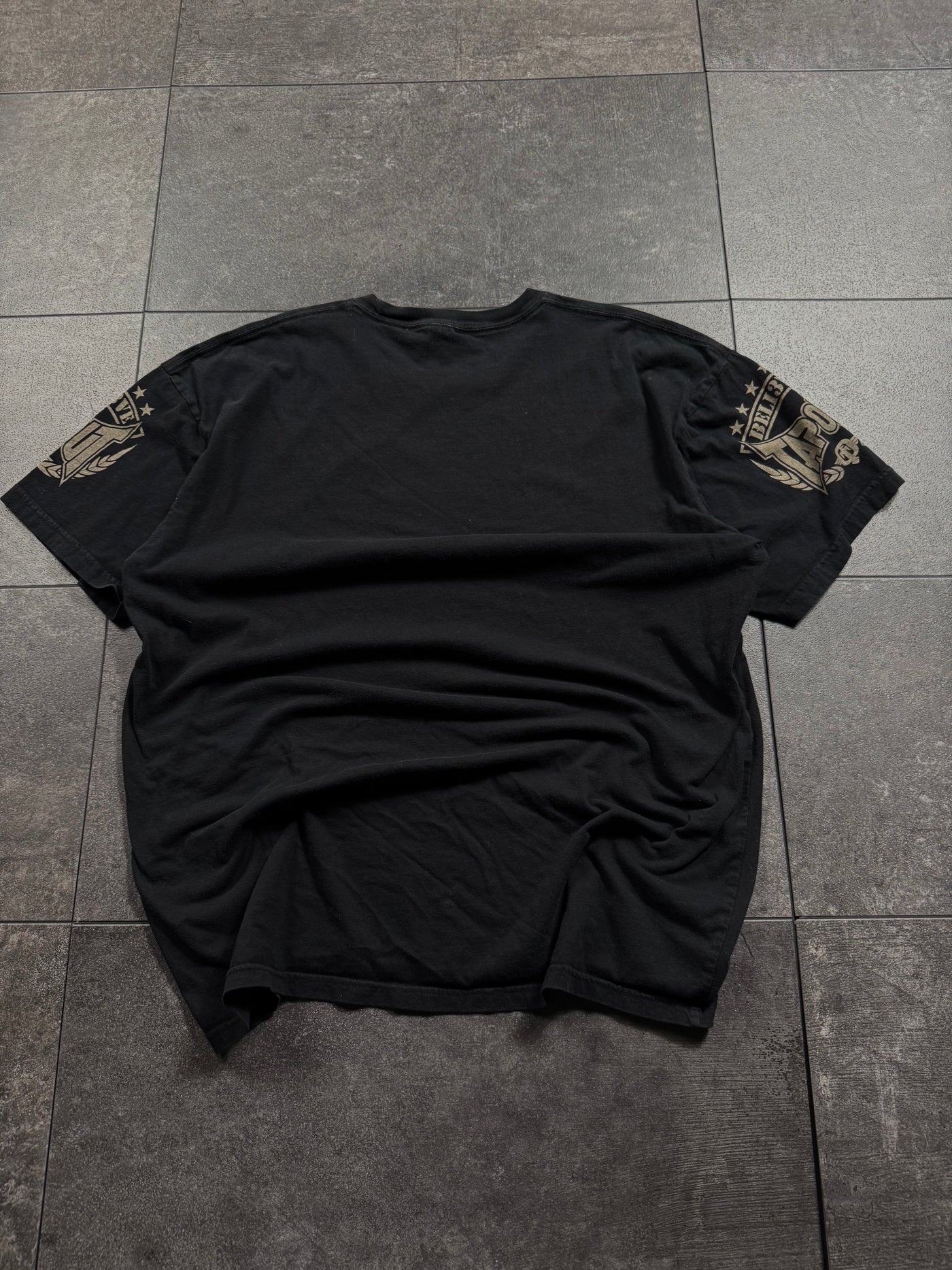 2000s tapout shirt (L)
