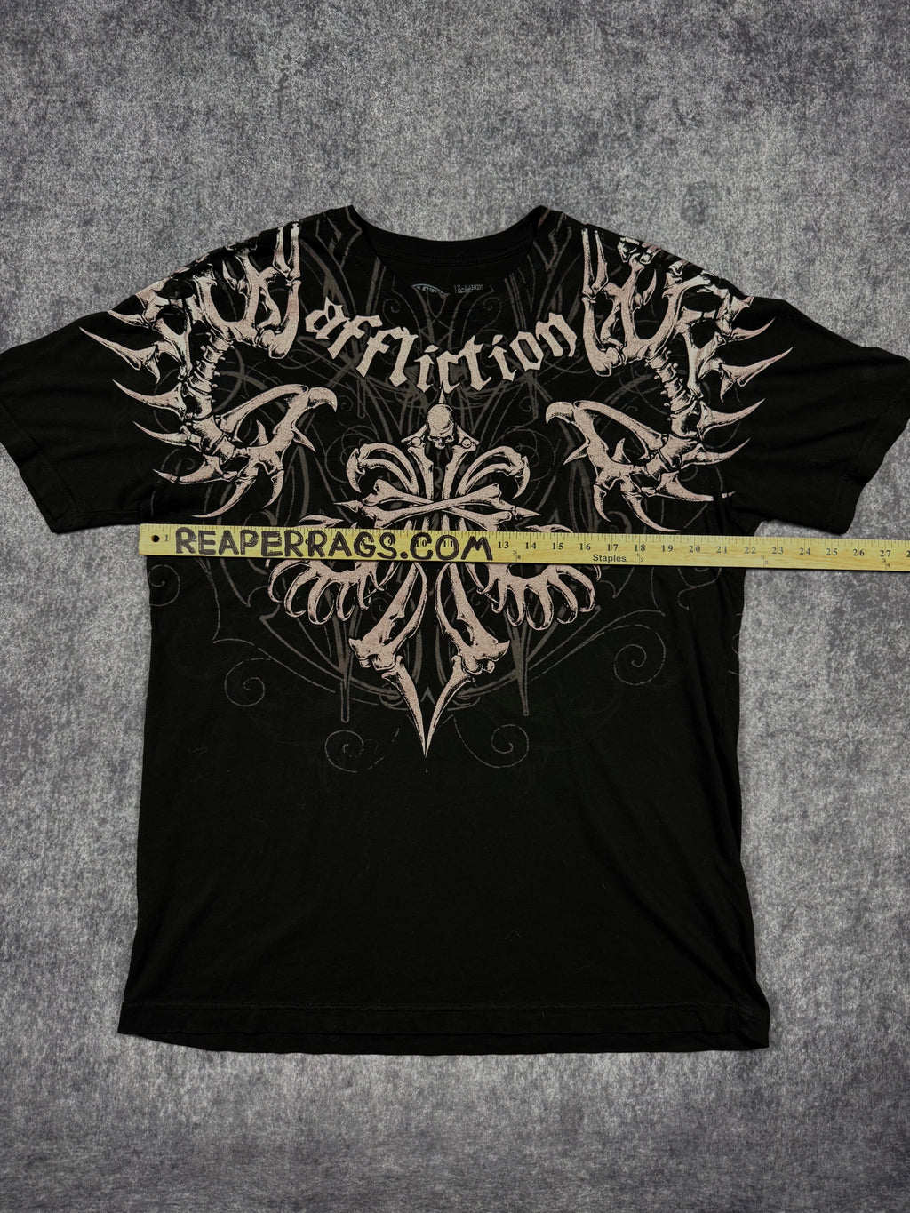 2000s affliction shirt (L)
