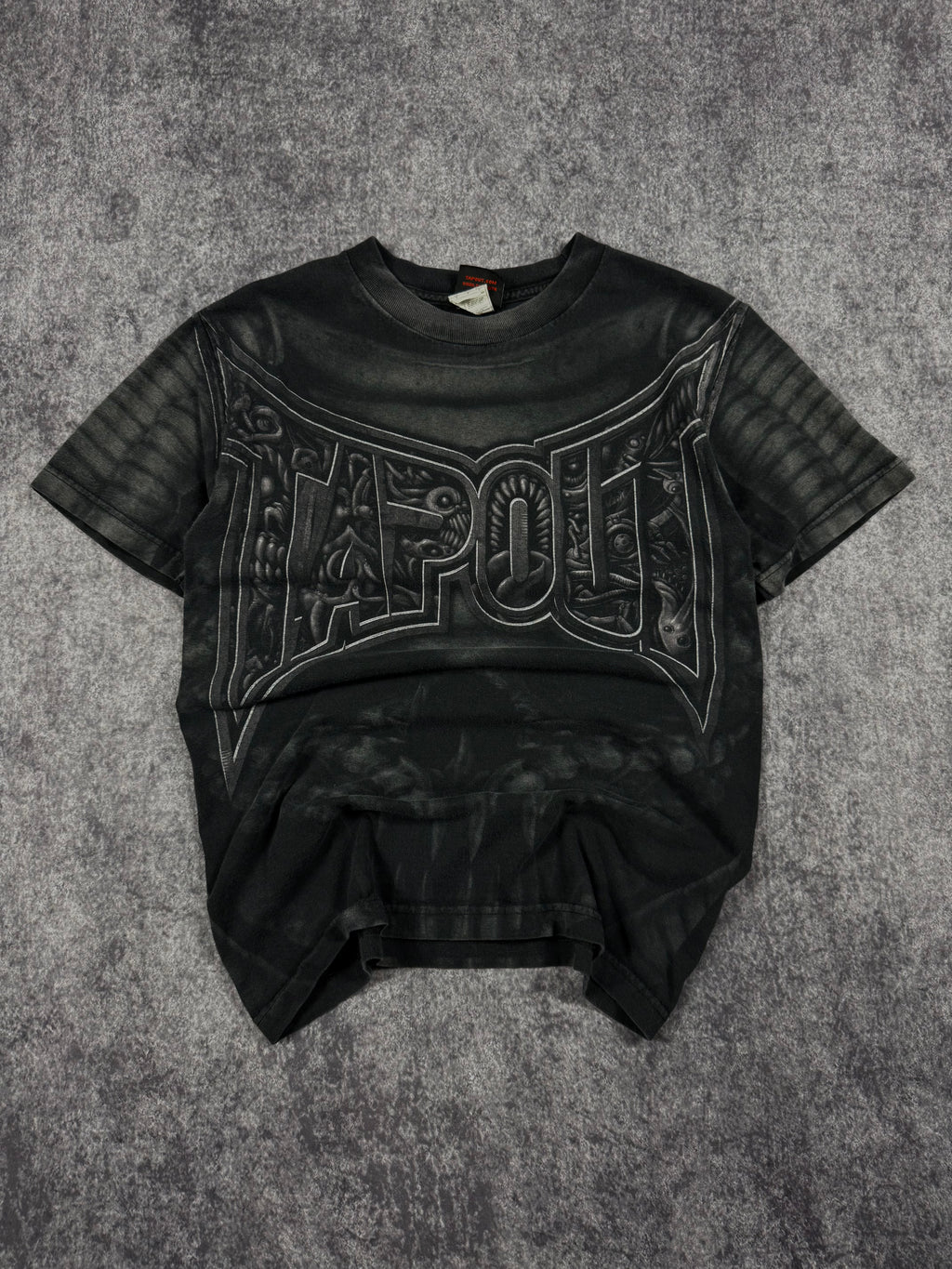 (rare) 2000s tapout shirt (S)