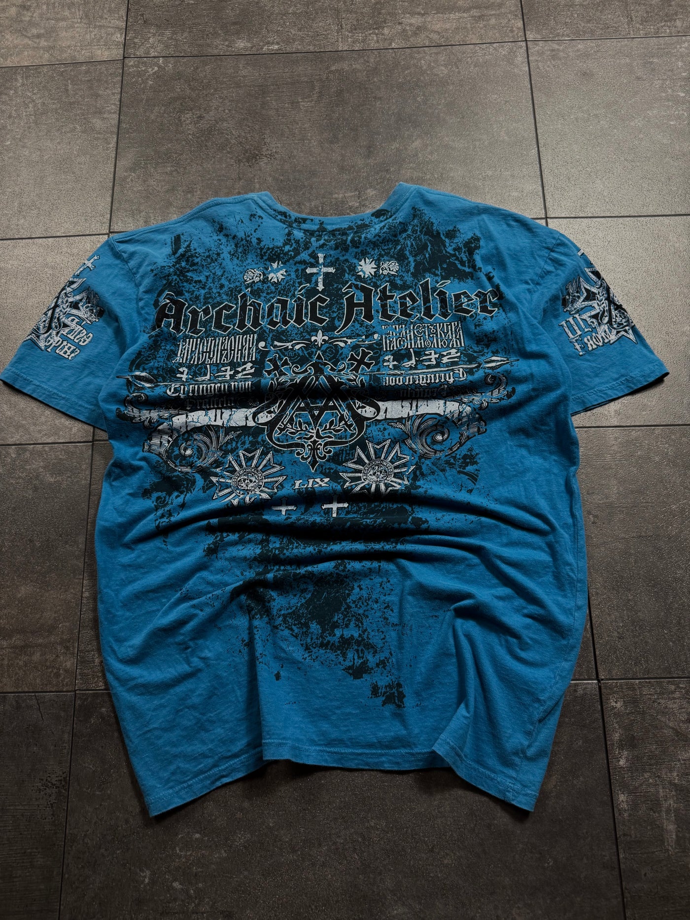 (rare) 2000s archaic x affliction shirt