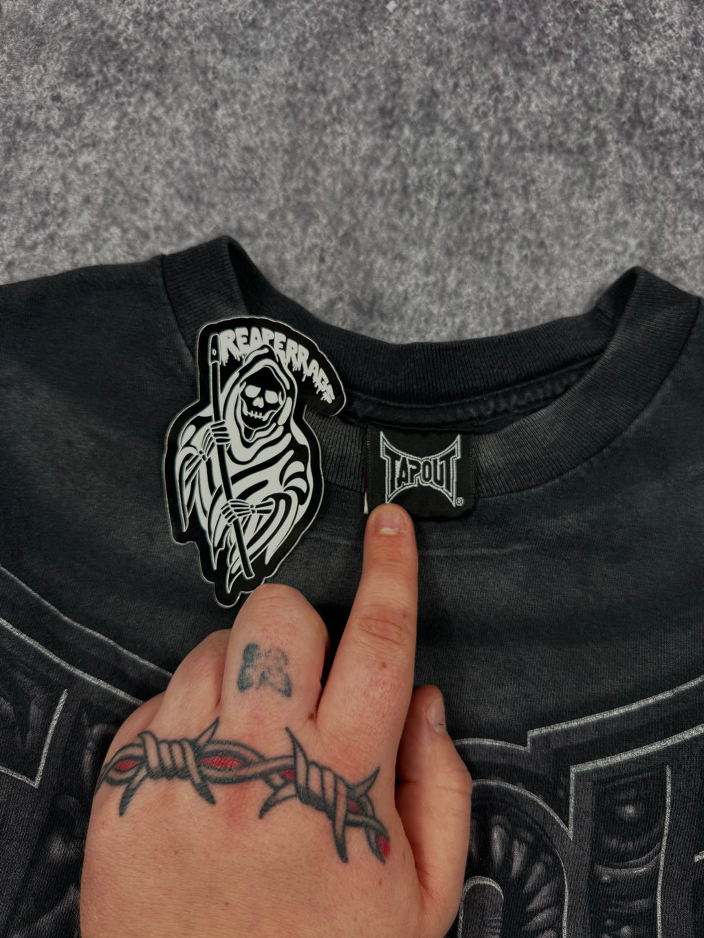 (rare) 2000s tapout shirt (S)