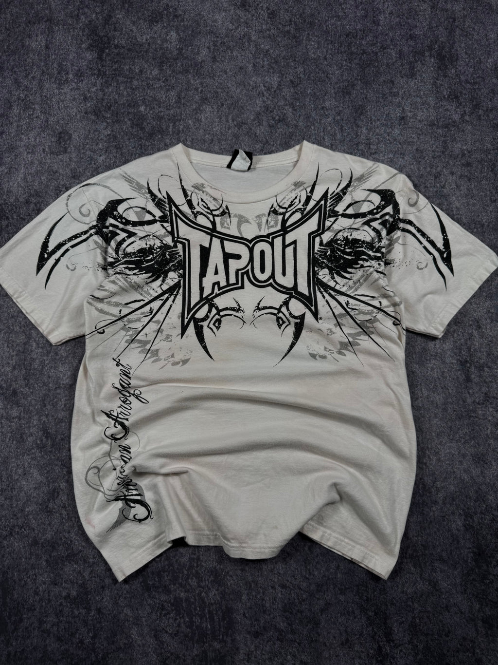 (rare) 2000s tapout shirt (M)
