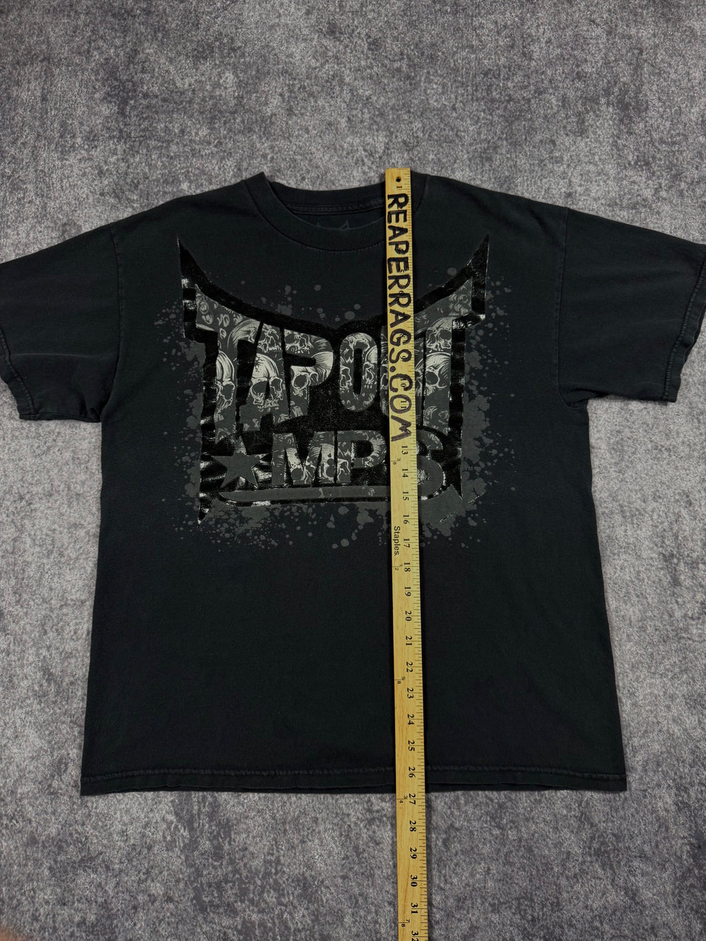 (rare) 2000s tapout shirt (L)