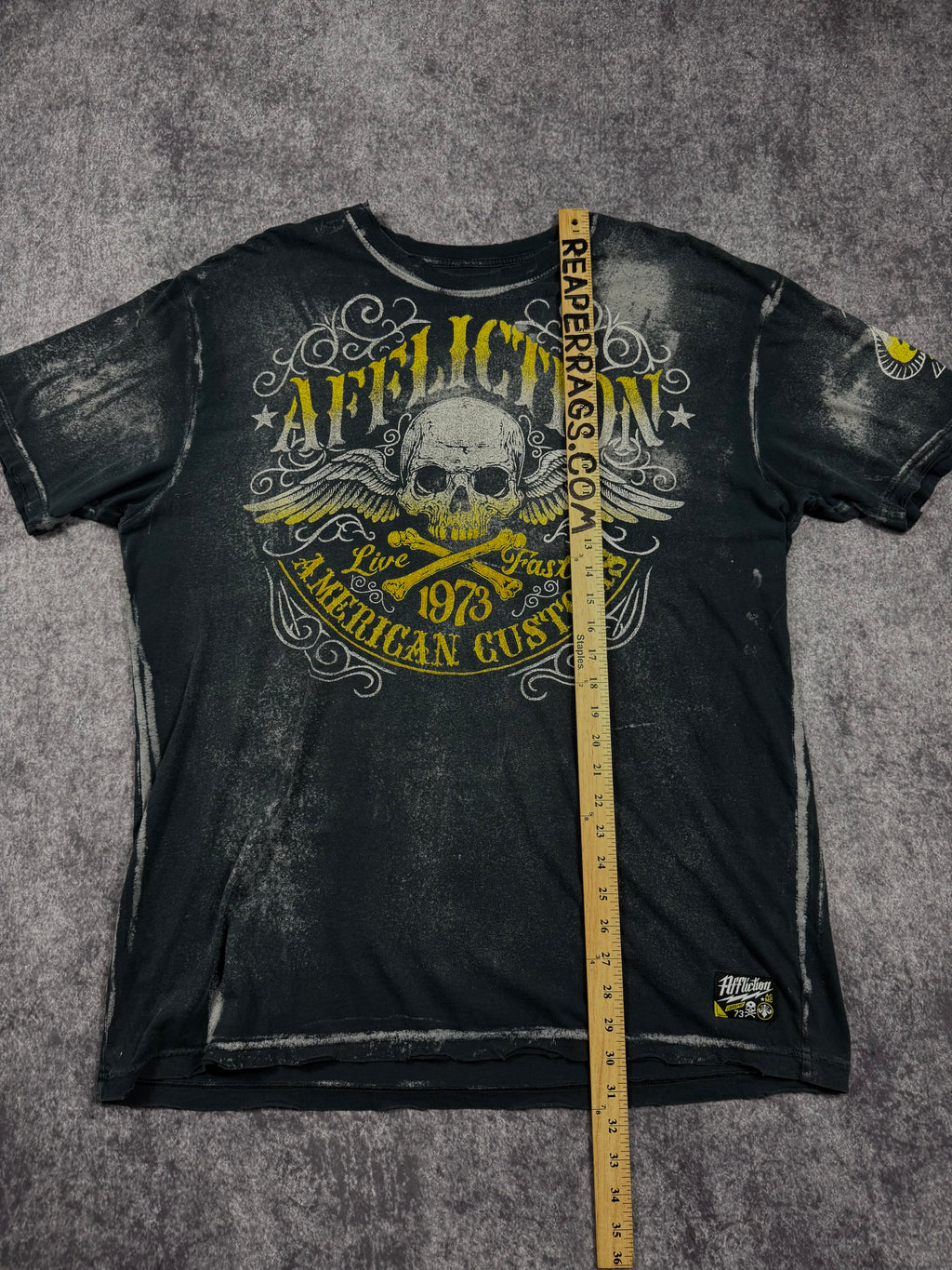 2000s affliction shirt (XL)