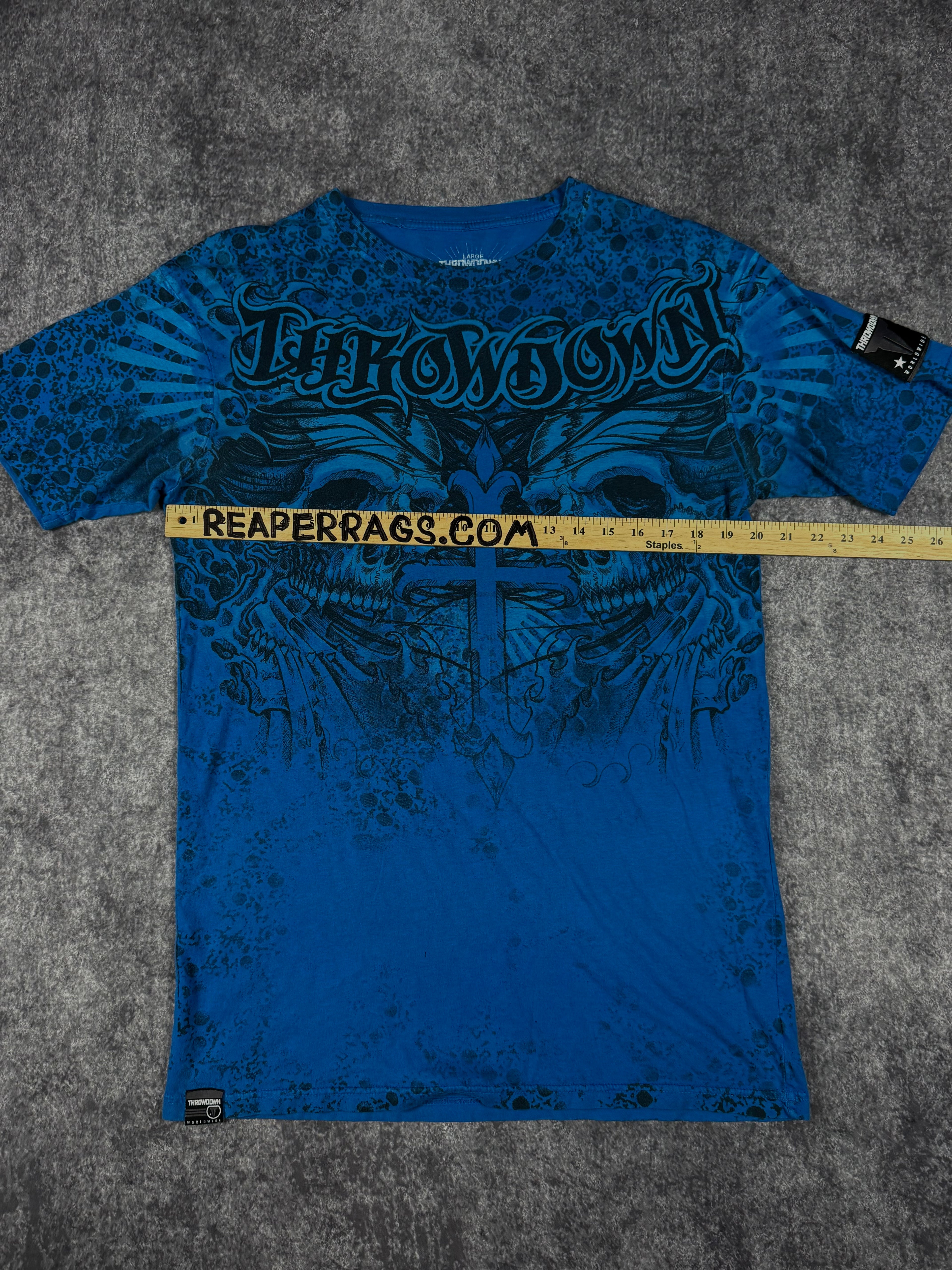 (rare) 2000s throwdown shirt (M)