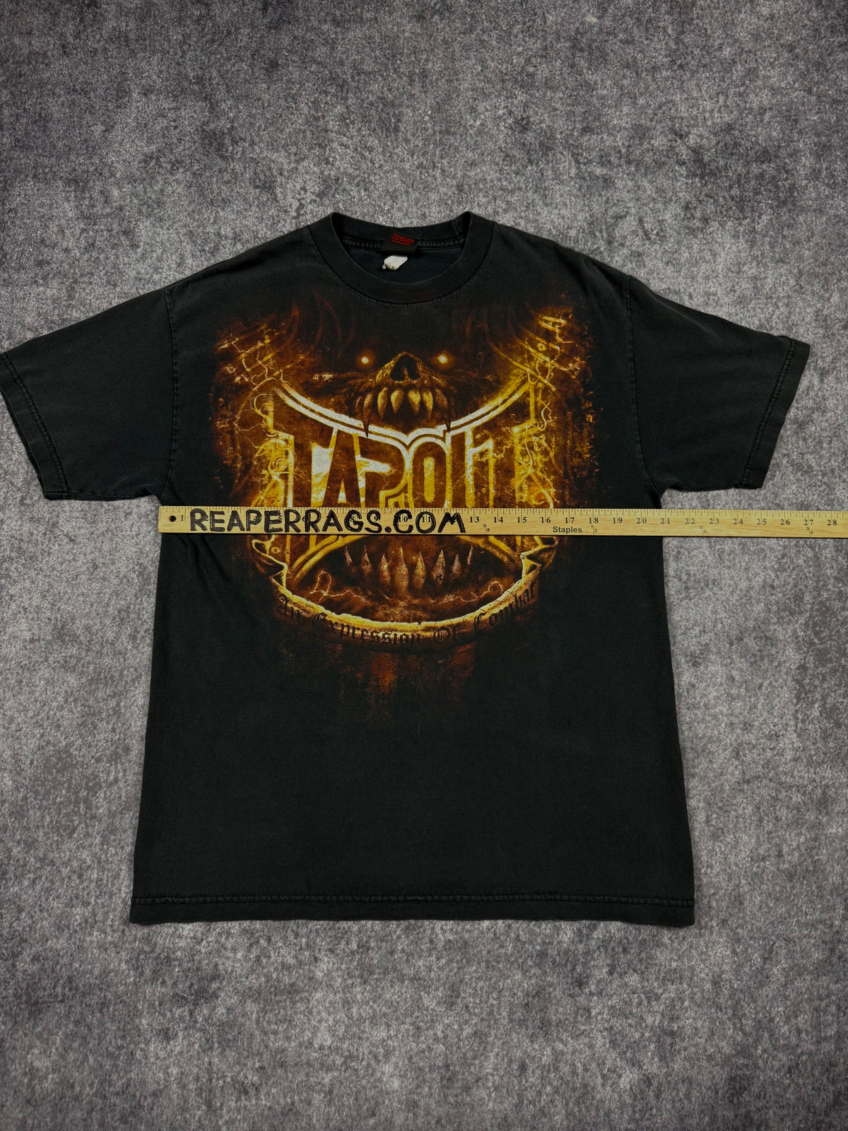 (rare) 2000s tapout shirt (L)