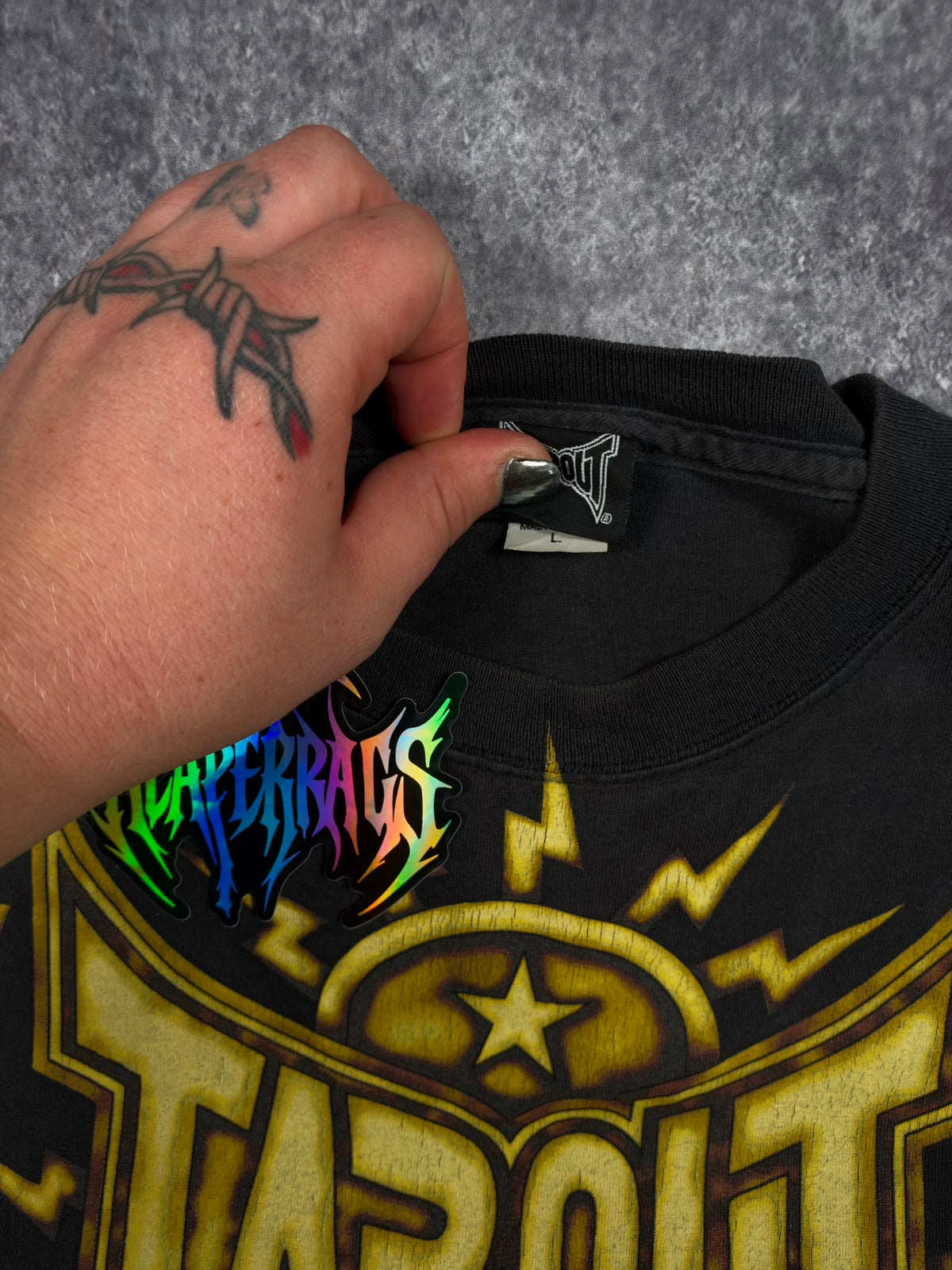 2000s TAPOUT SHIRT (M)