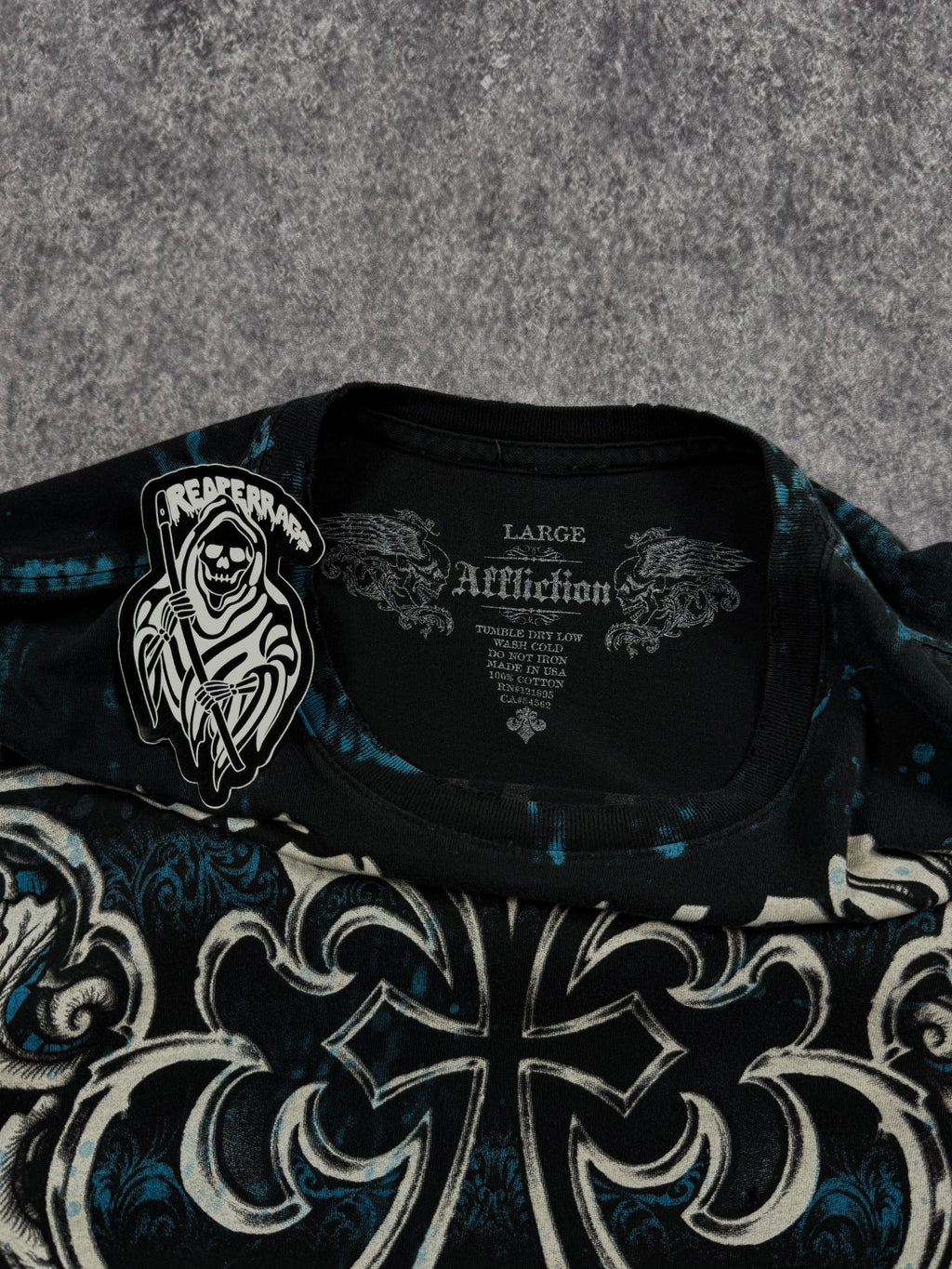 (rare) 2000s affliction shirt (L)