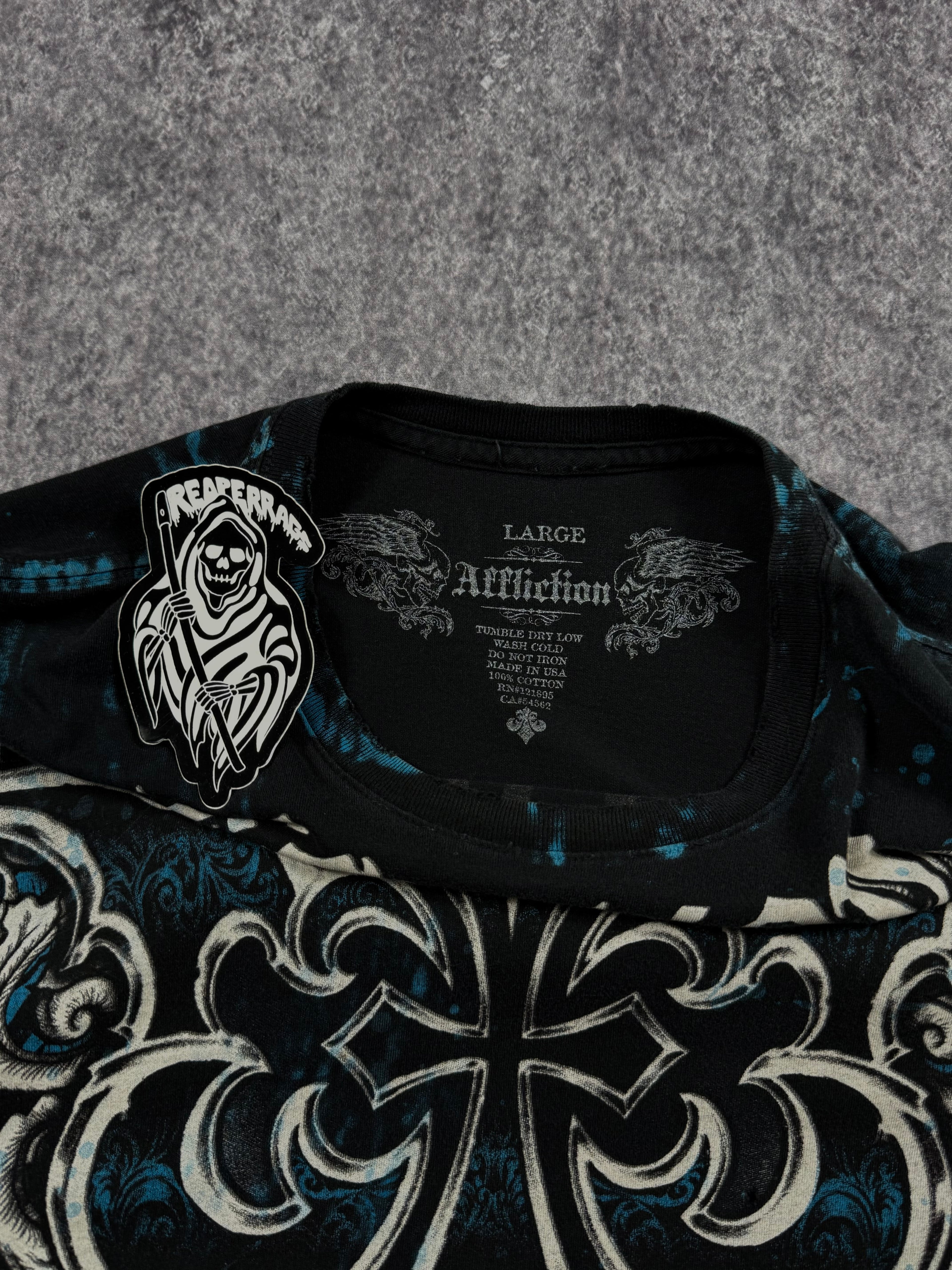 (rare) 2000s affliction shirt (L)