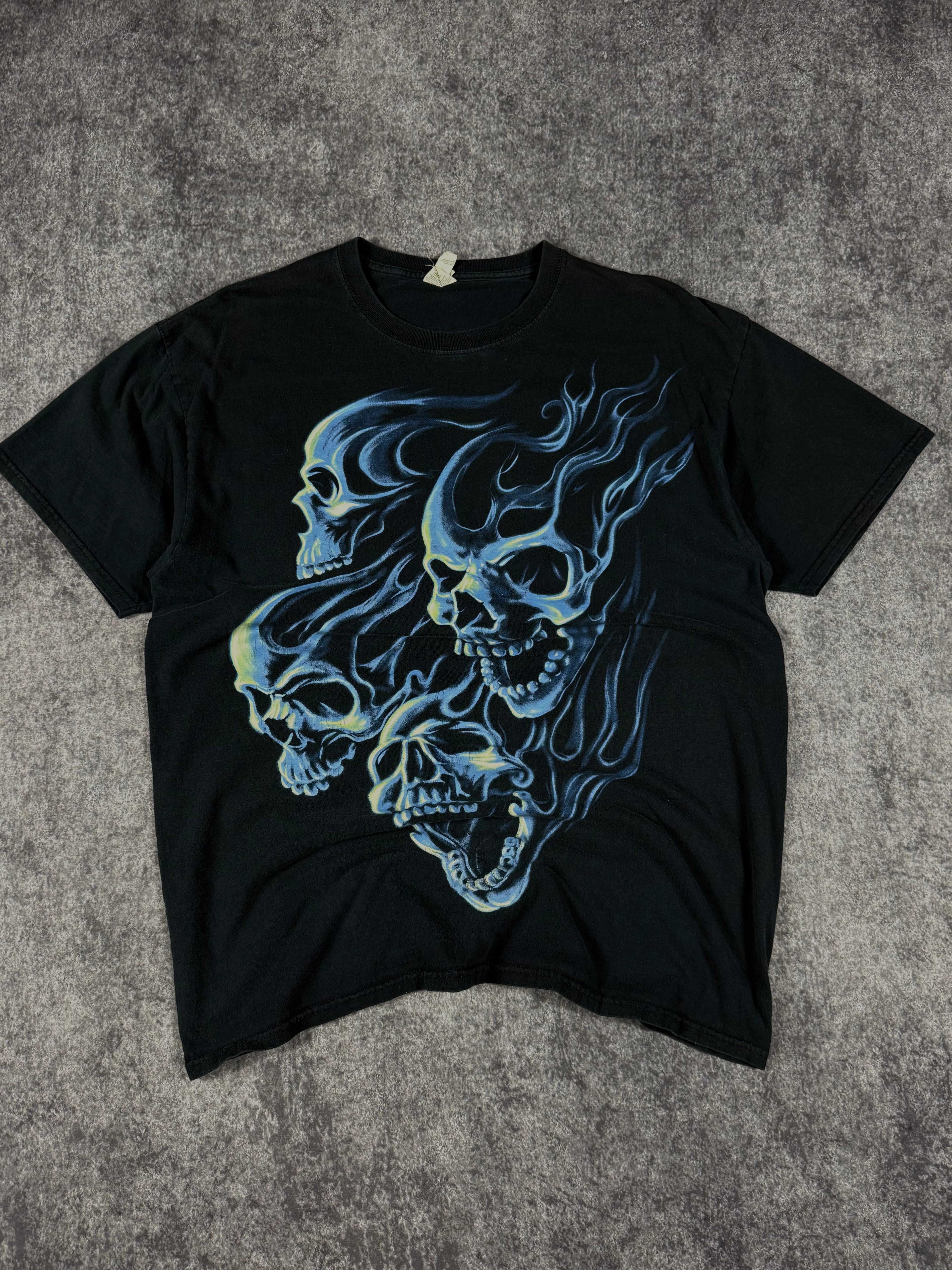 2000s flaming skull shirt (L)