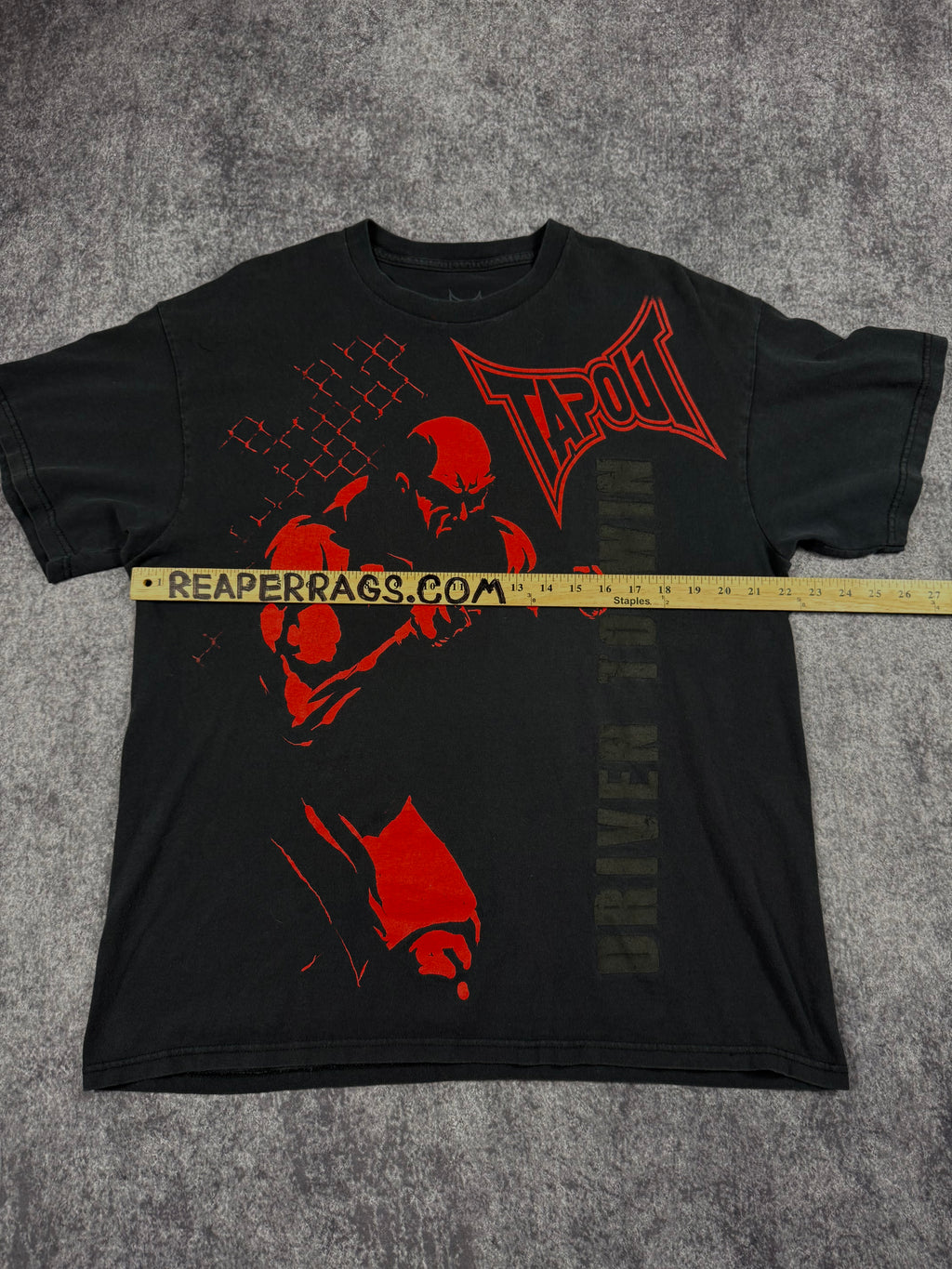 2000s tapout shirt (L)