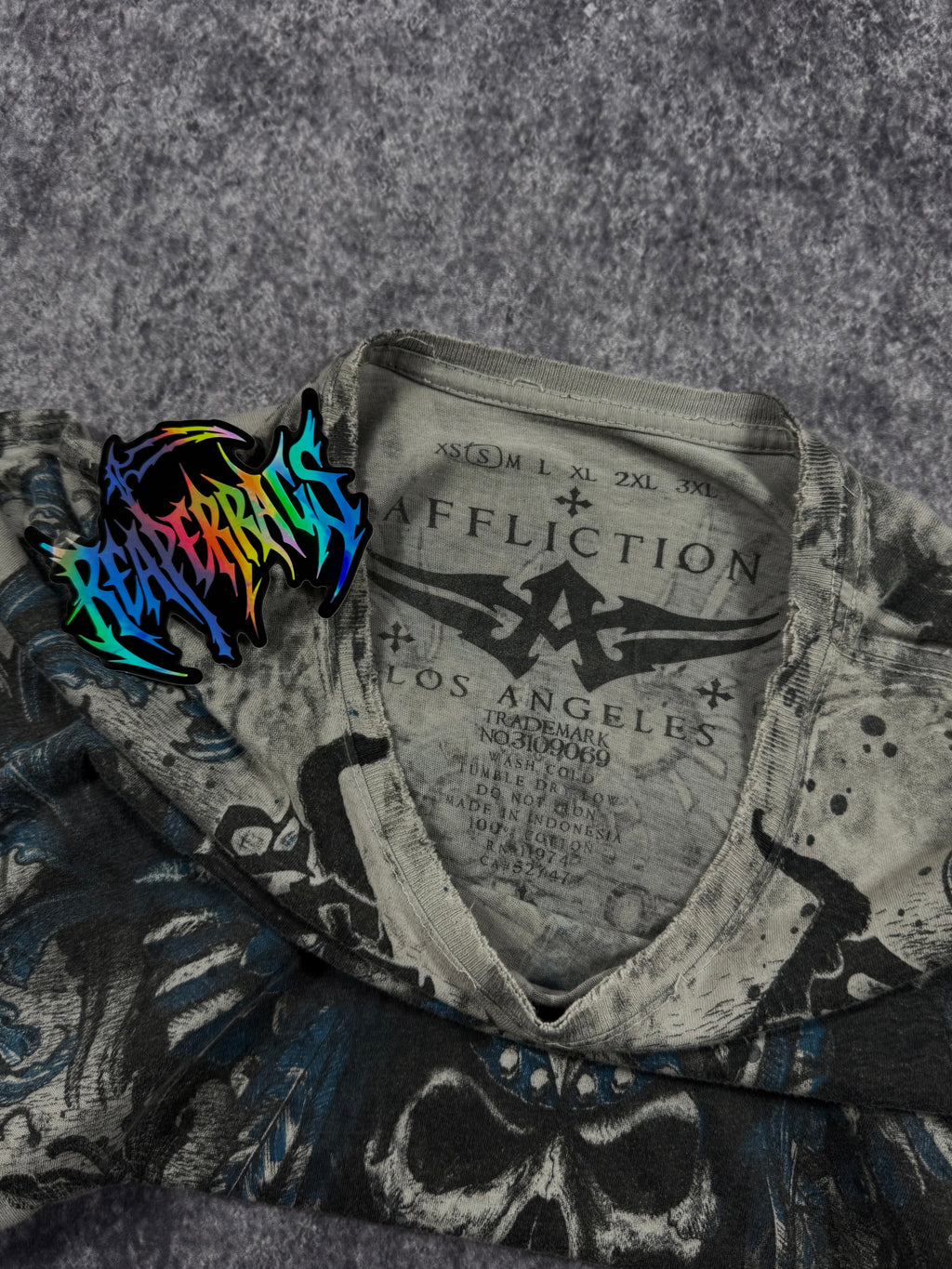 (rare) 2000s affliction shirt (S)