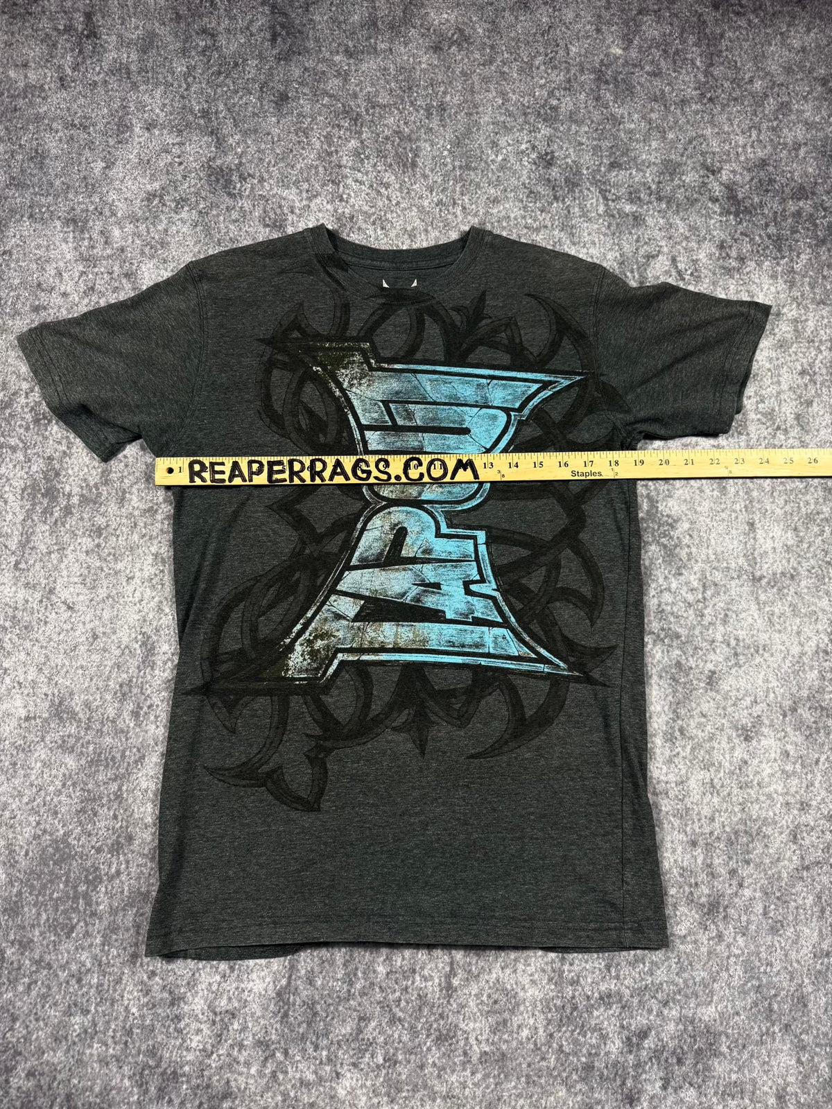 (RARE) 2000S TAPOUT SHIRT (S)