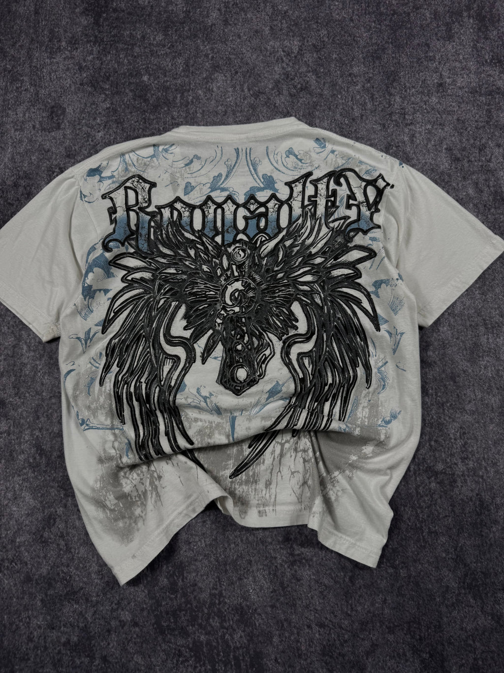 (rare) 2000s royalty shirt (M)
