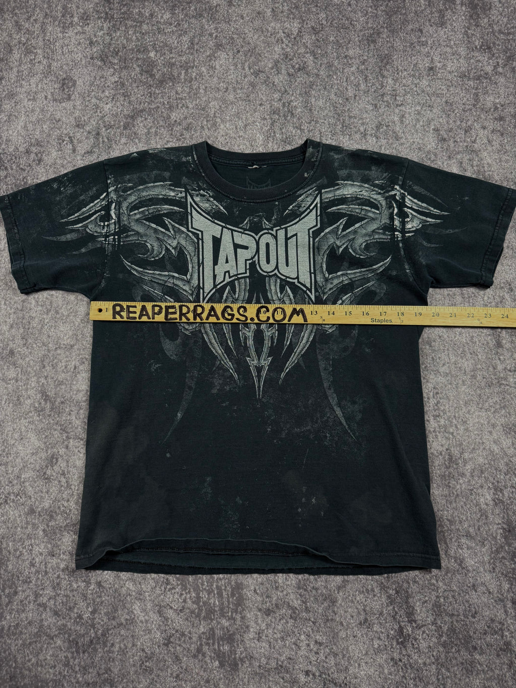 (rare) 2000s tapout shirt (S)