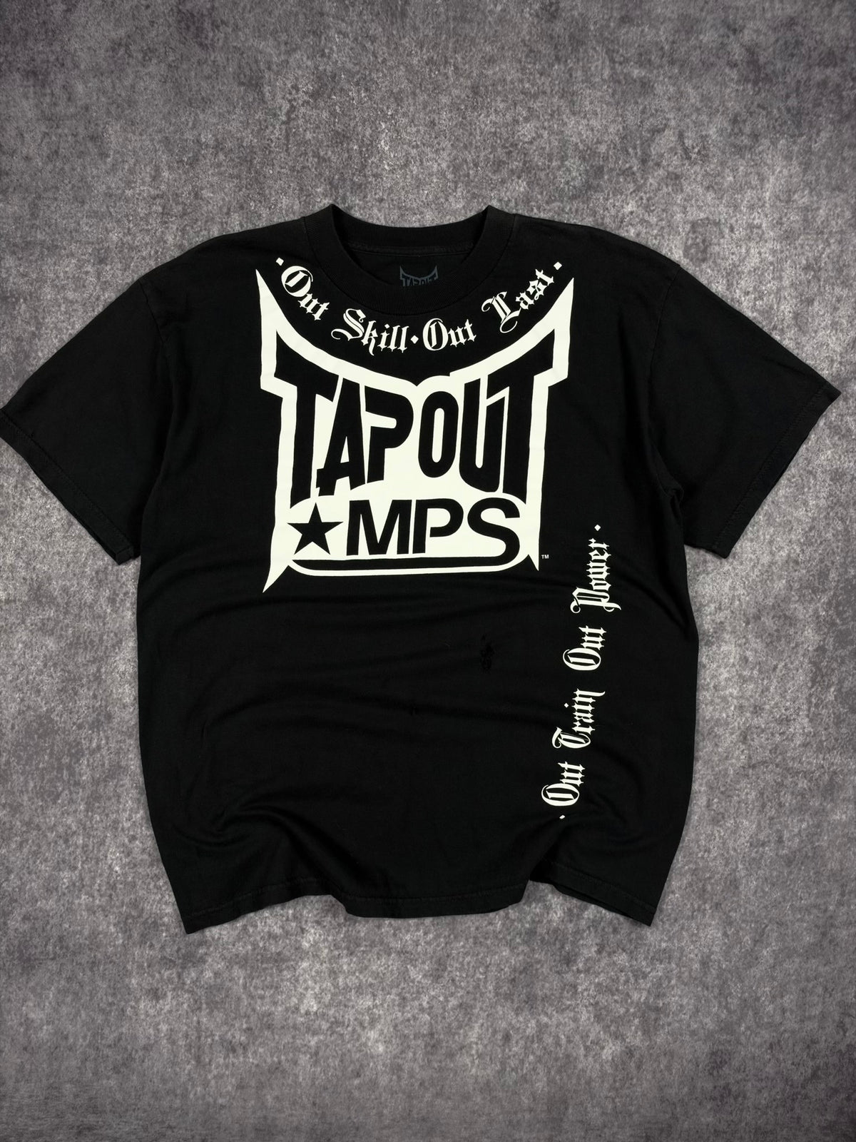 2000s TAPOUT SHIRT (M)