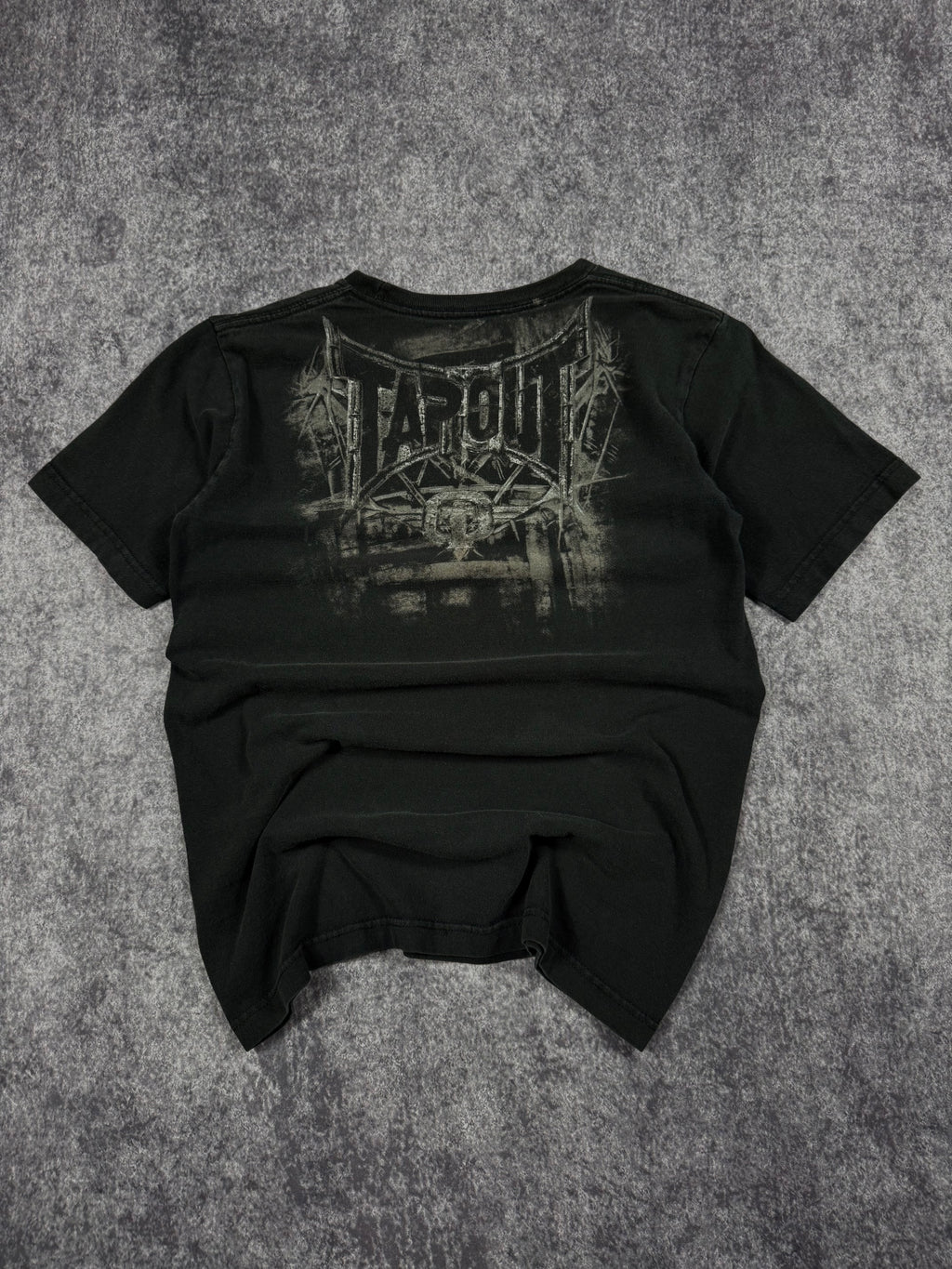 (rare) 2000s tapout shirt (S)