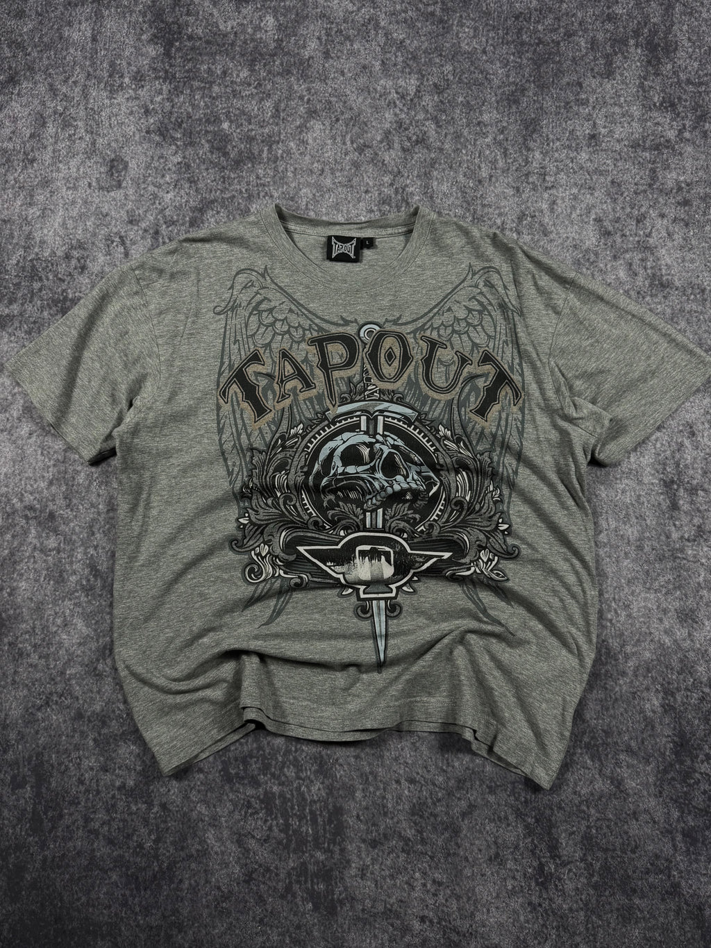2000s tapout shirt (L)